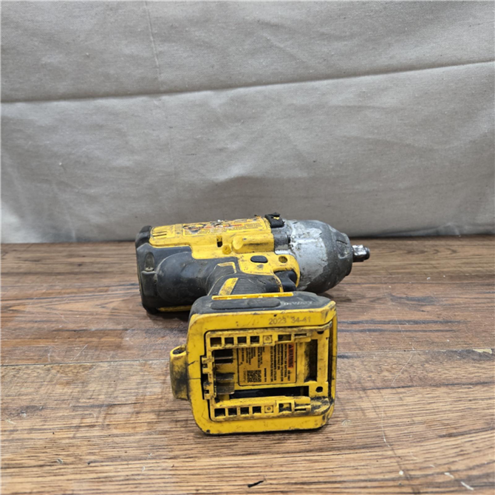 AS-IS Dewalt 20V MAX Lithium-Ion Cordless 1/2 in. Impact Wrench Kit