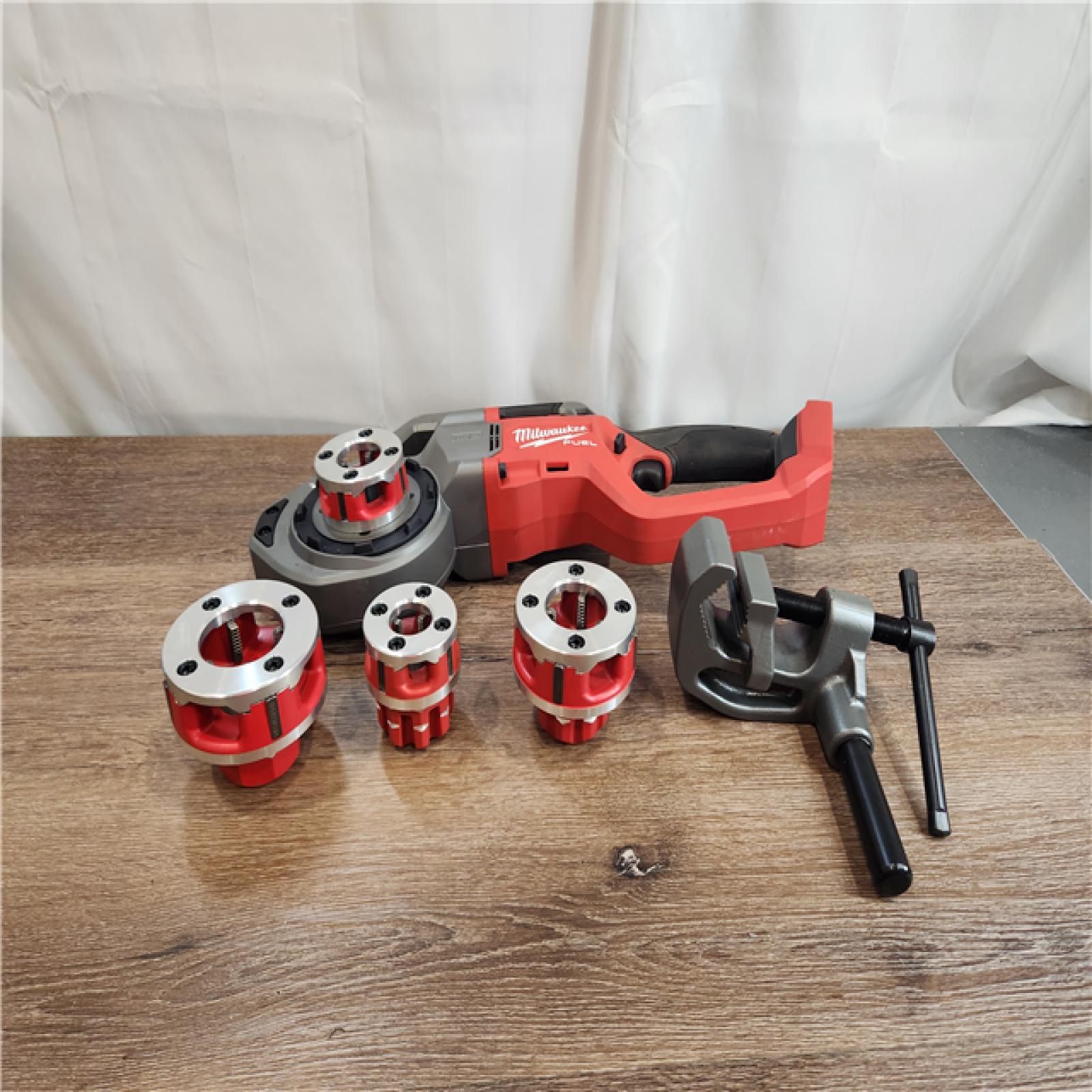 AS-IS Milwaukee 2870-22 M18 18V FUEL Cordless Compact Pipe Threader W/ ONE KEY Kit