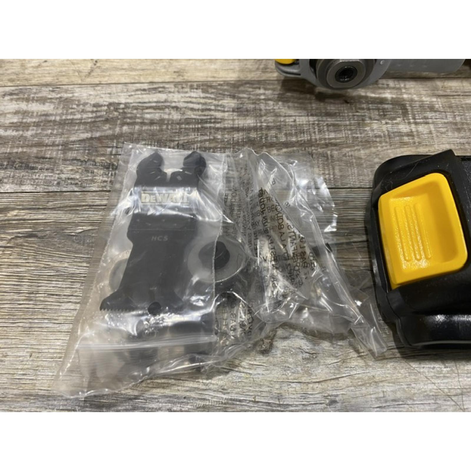 AS-IS DEWALT 20V MAX XR Cordless Brushless 3-Speed Oscillating Multi Tool Kit