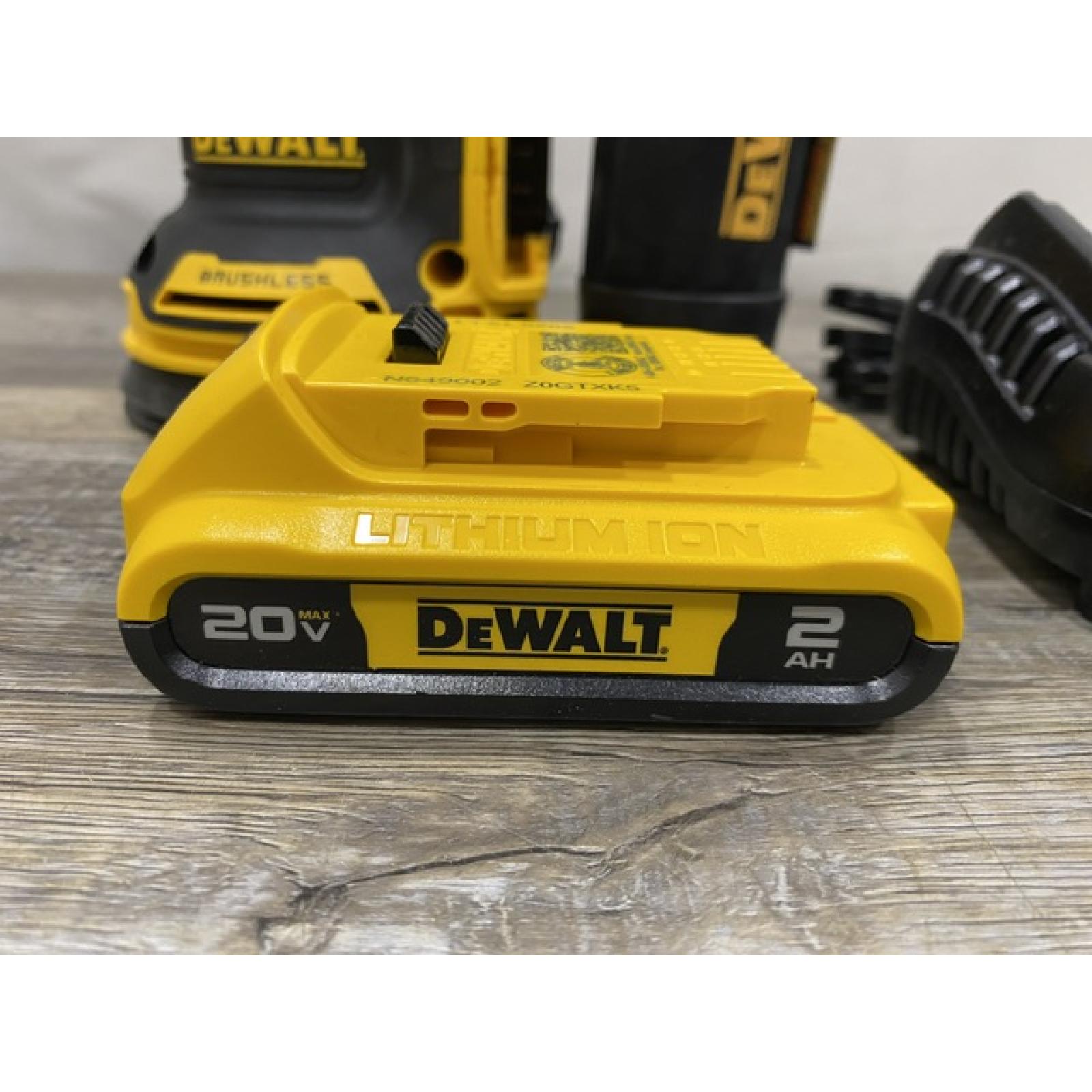 AS-IS DEWALT 20V MAX XR Cordless Brushless 5 in. Random Orbital Sander Kit