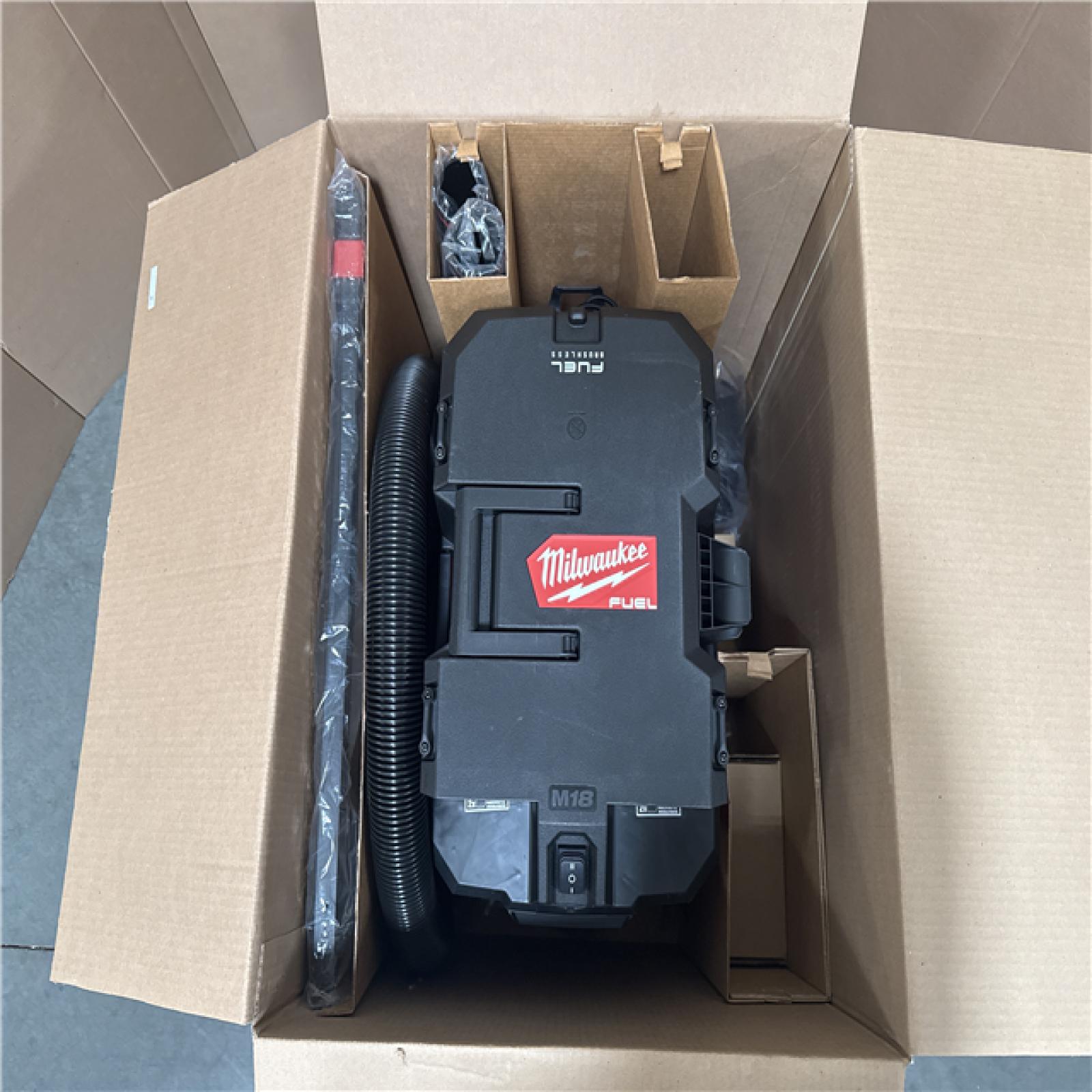 CALIFORNIA LIKE NEW MILWAUKEE 12 GALLON DUAL BATTERY WET DRY VACUUM KIT