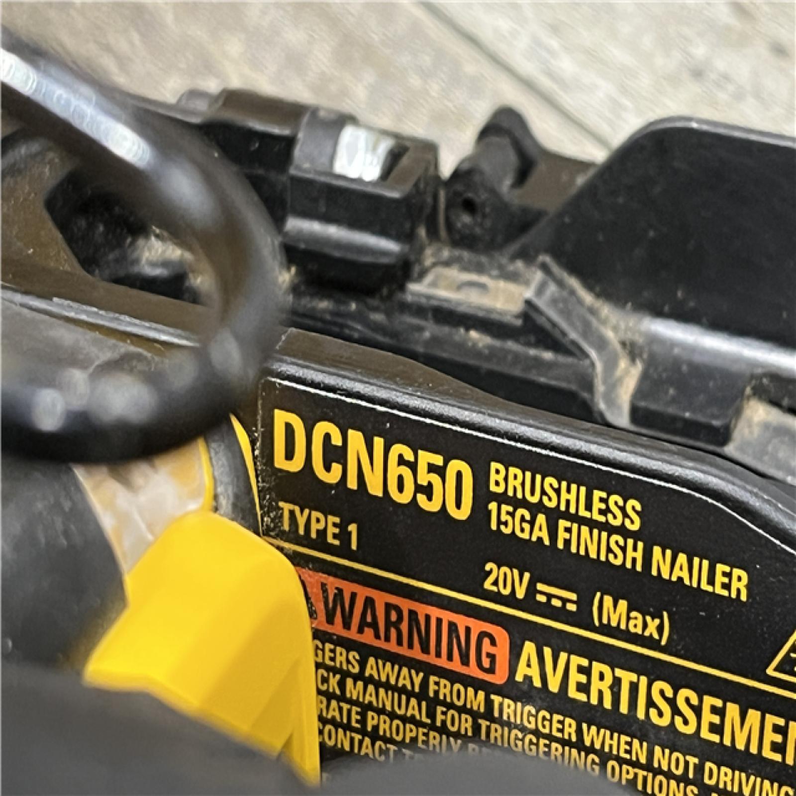 AS-IS DEWALT 20V MAX XR Lithium-Ion Cordless 2-1/2 in. 15-Gauge Finish Nailer Kit
