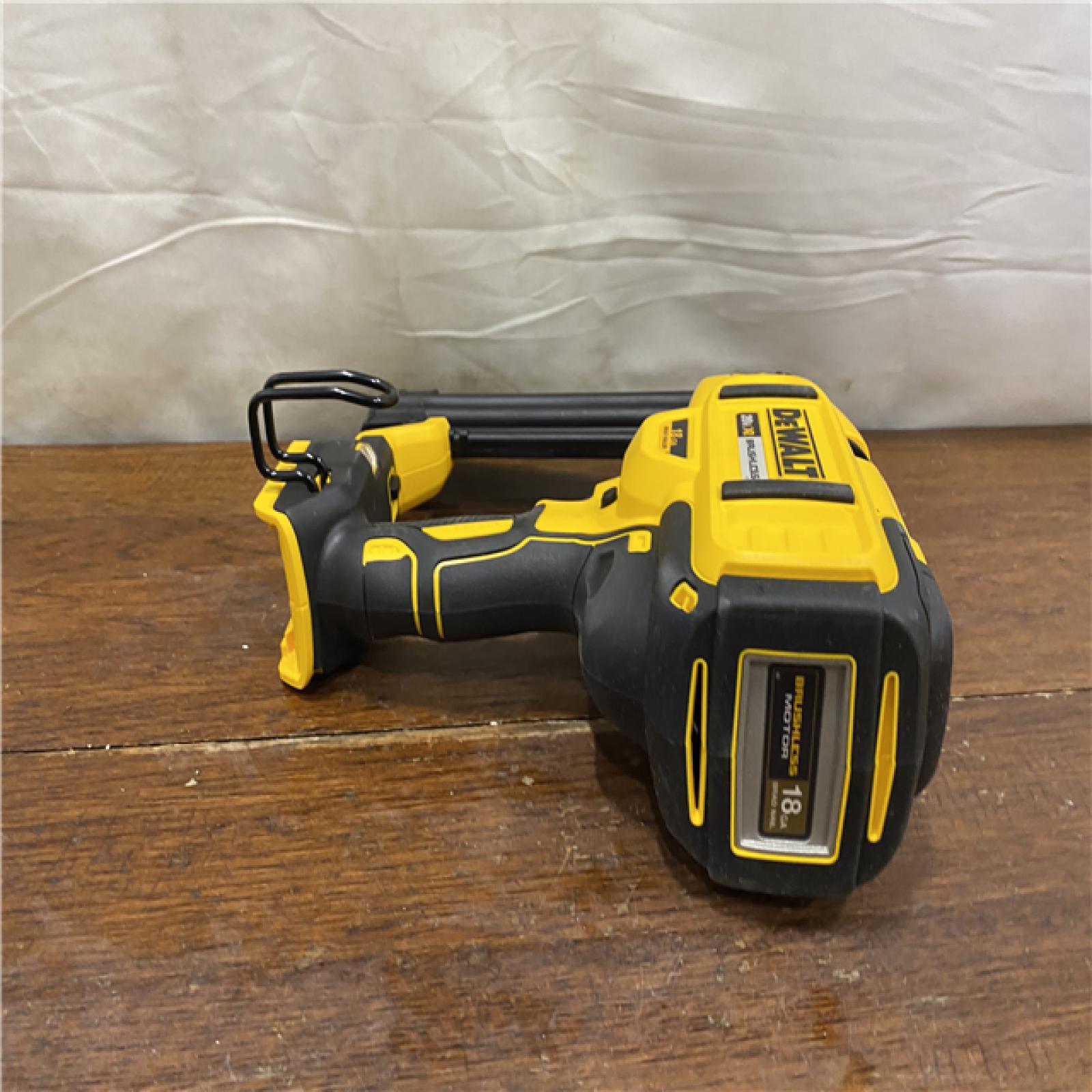 AS-IS DEWALT 20V MAX XR 18 Gauge Brad Nailer Kit