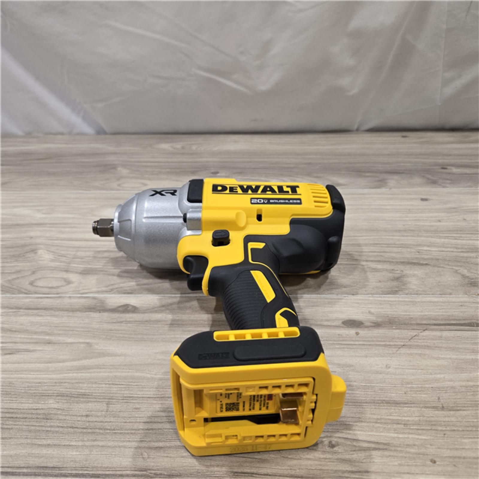 AS-IS Dewalt 20V MAX Cordless 1/2 in. Impact Wrench Kit