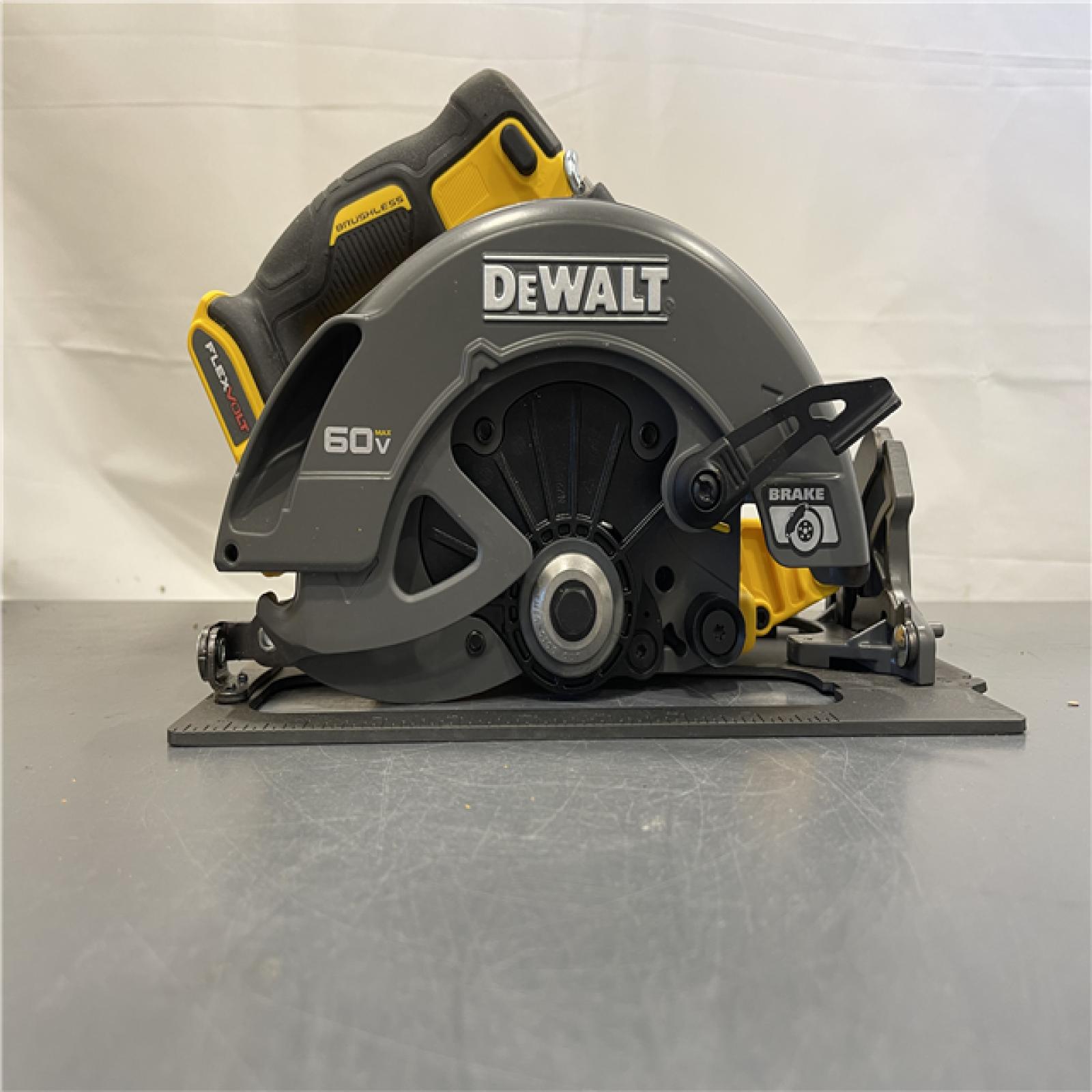 AS-IS - DeWALT Flexvolt Max 7-1/4  60V Brushless Circular Saw (Tool Only)