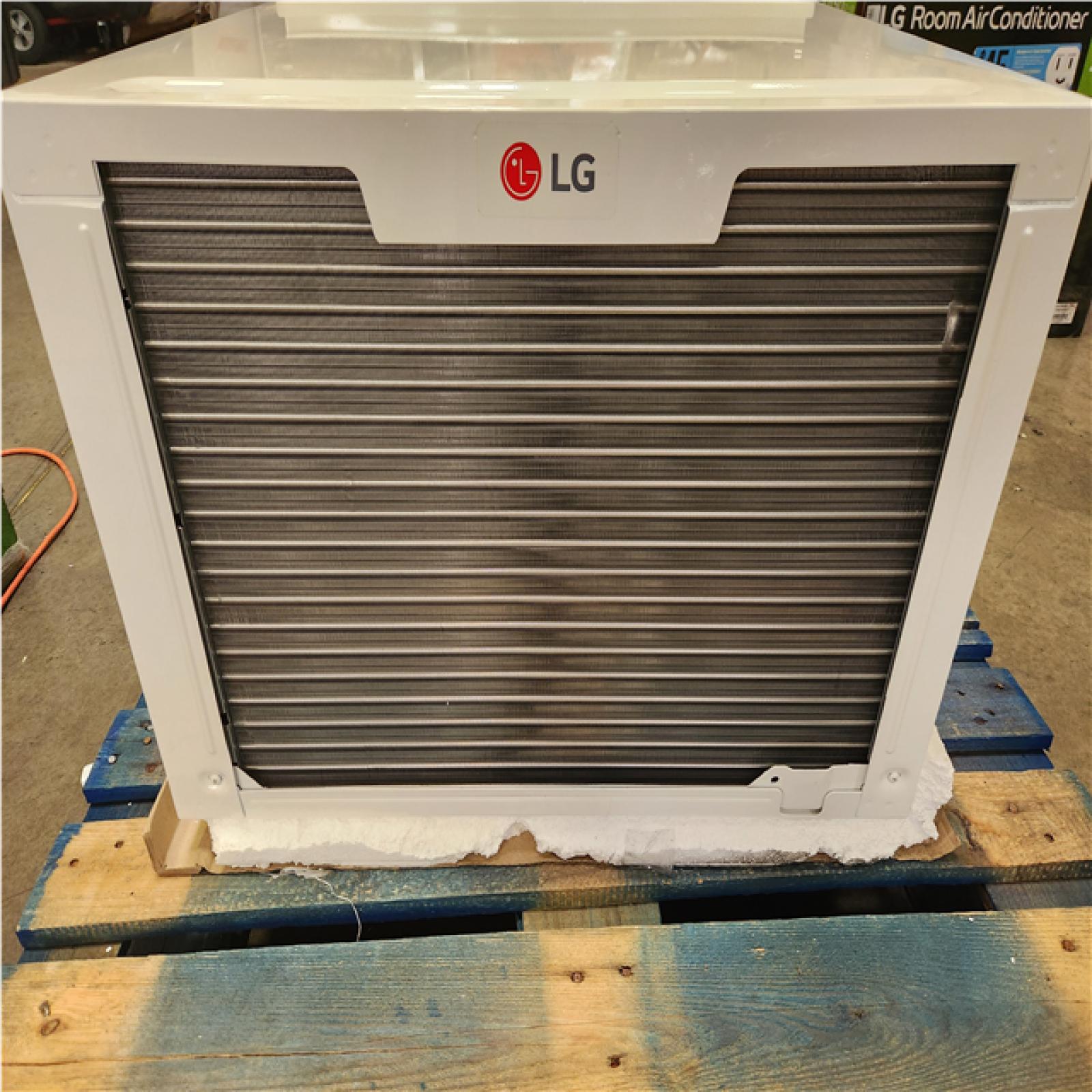 Phoenix AS-IS LG 23,500 BTU 230/208-Volt Window Air Conditioner Unit Cools 1450sq. ft. w/ Dual Inverter,Wi-Fi Enabled and Remote in White
