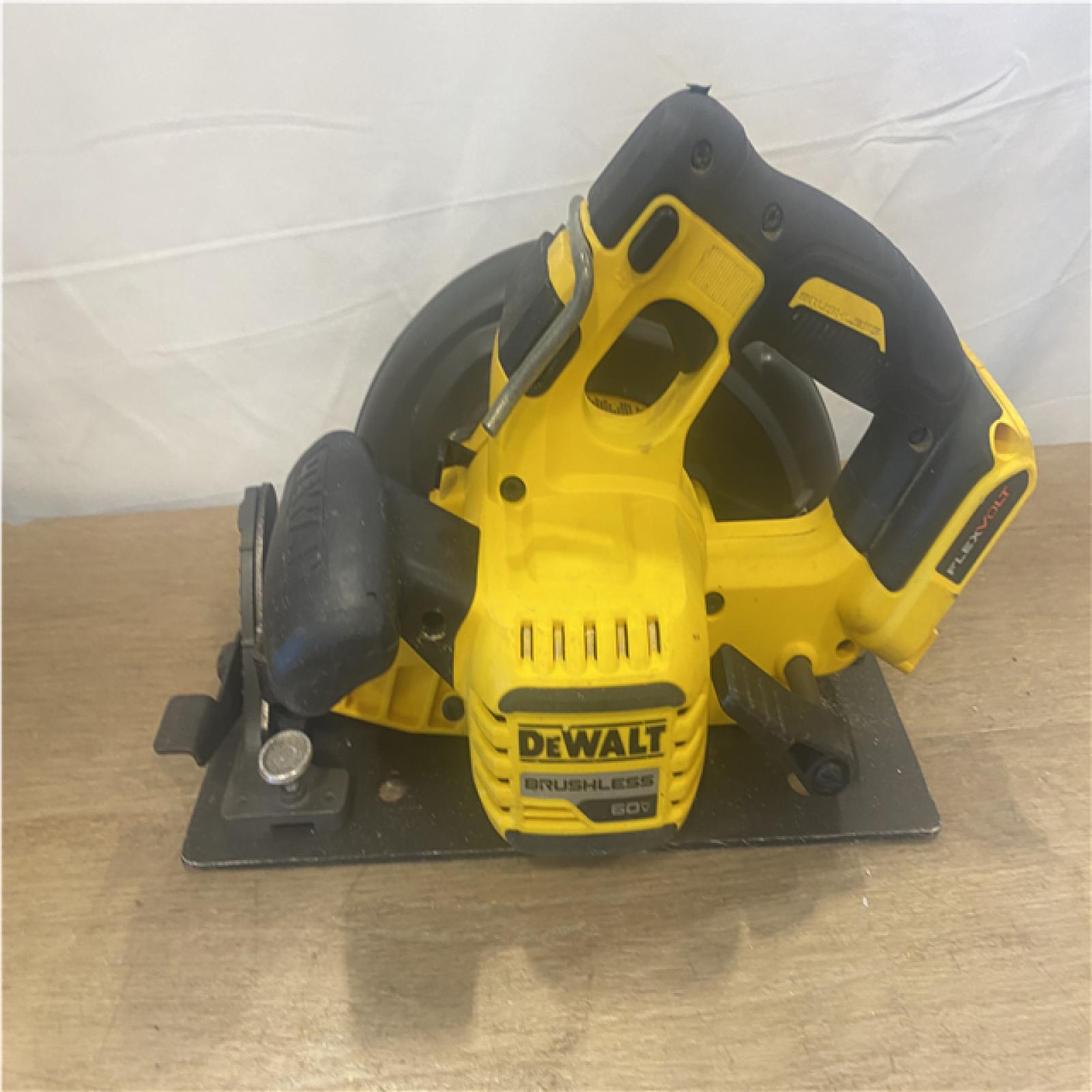 as-is DEWALT FLEXVOLT 60V MAX Cordless Brushless 7-1/4 in. Circular Saw with Brake (Tool Only)