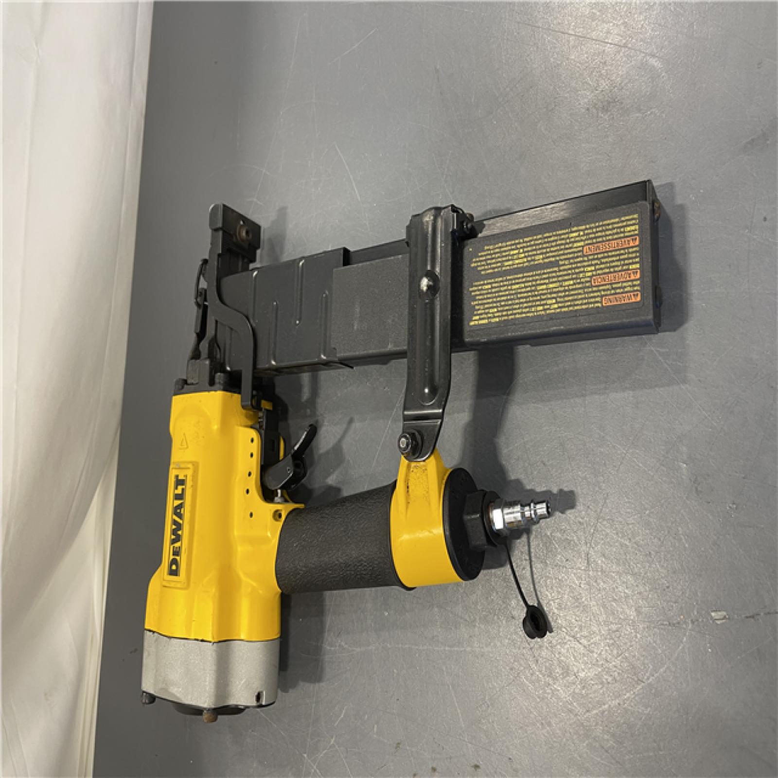 AS-IS - DeWalt 16 Gauge 1 Crown 2 Lathing Stapler