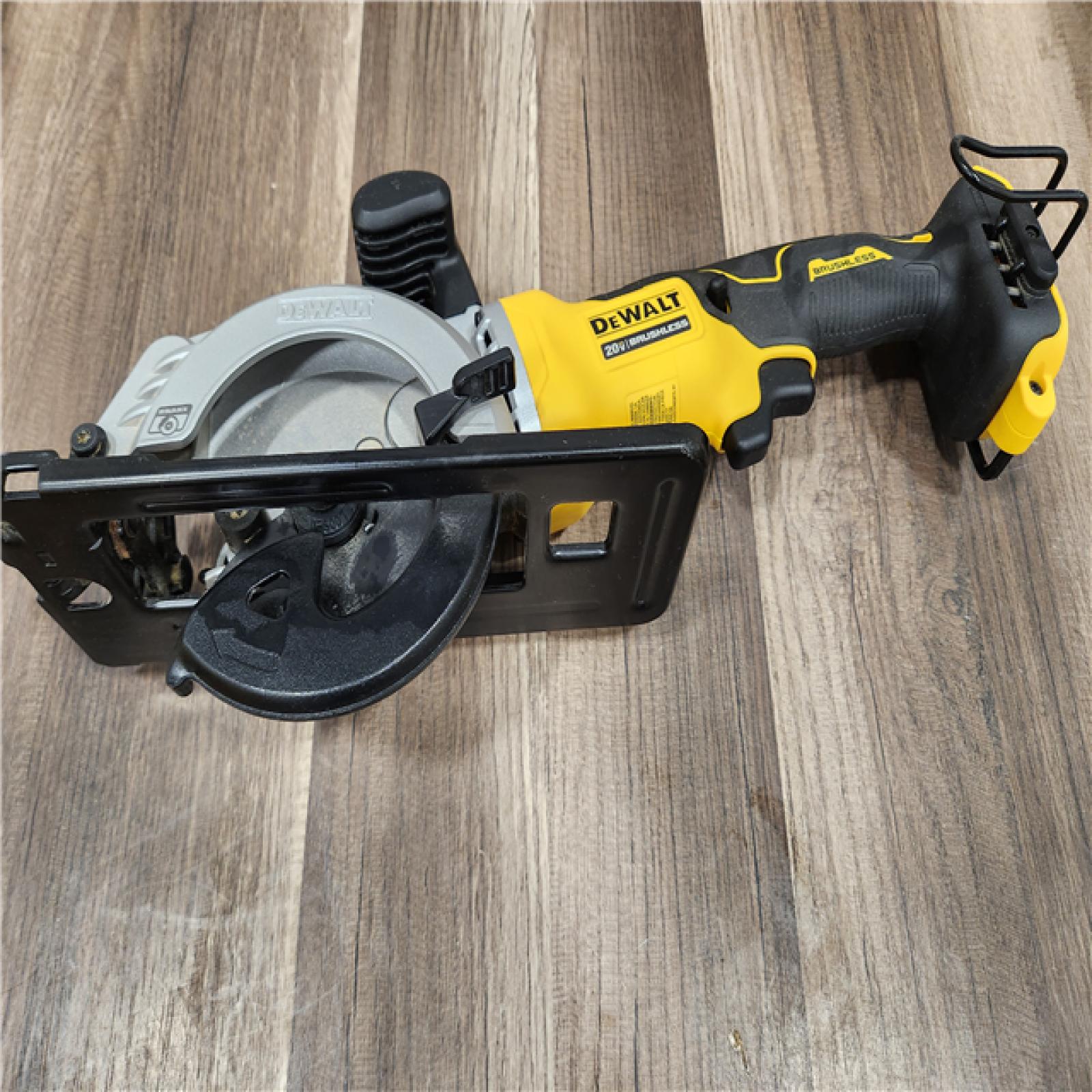GOOD  DEWALT ATOMIC 20V MAX Cordless Brushless 4-1/2 in. Circular Saw (Tool Only)