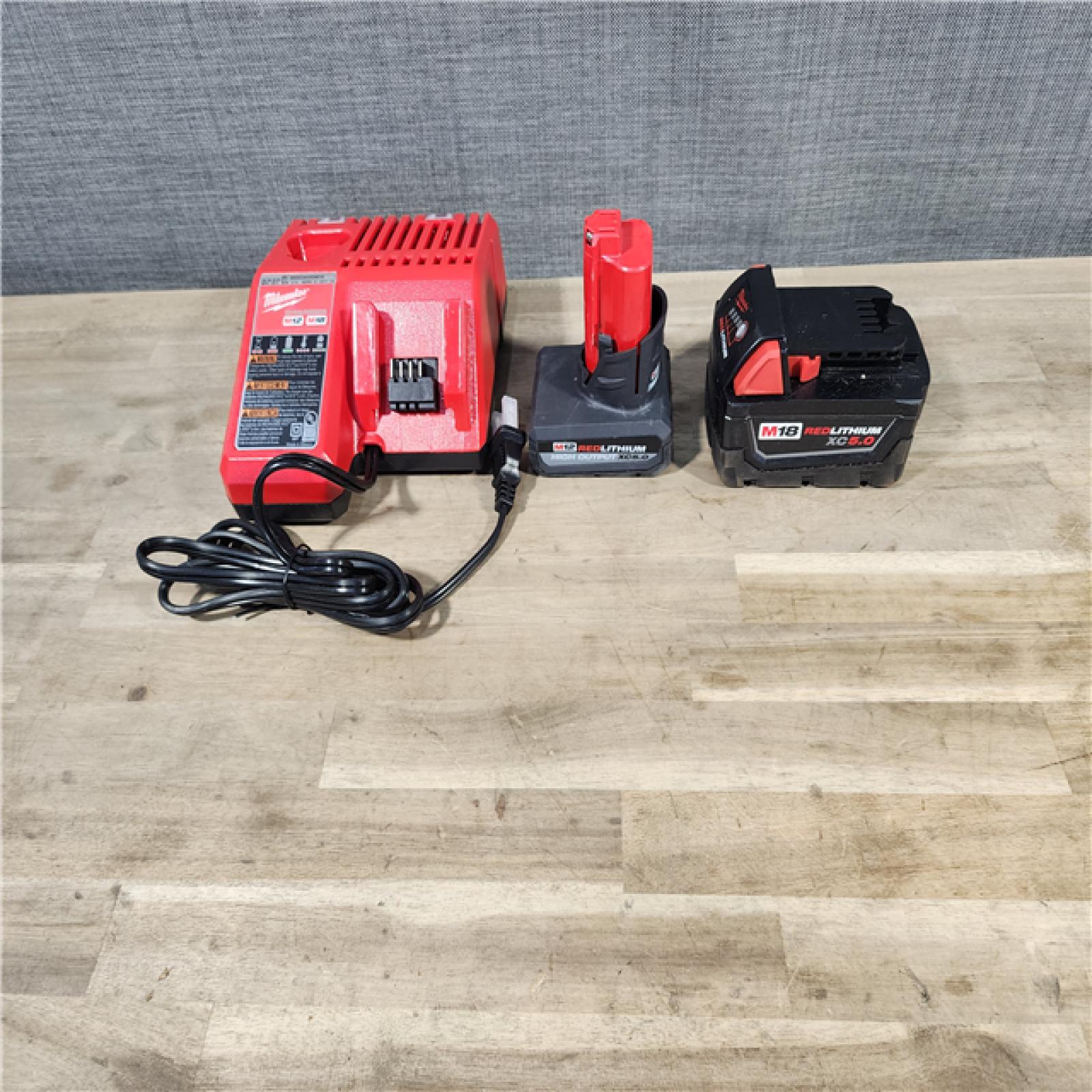 HOUSTON LOCATION - AS-IS Milwaukee 2 Tool Combo Kit W/ (2) Battery & Charger