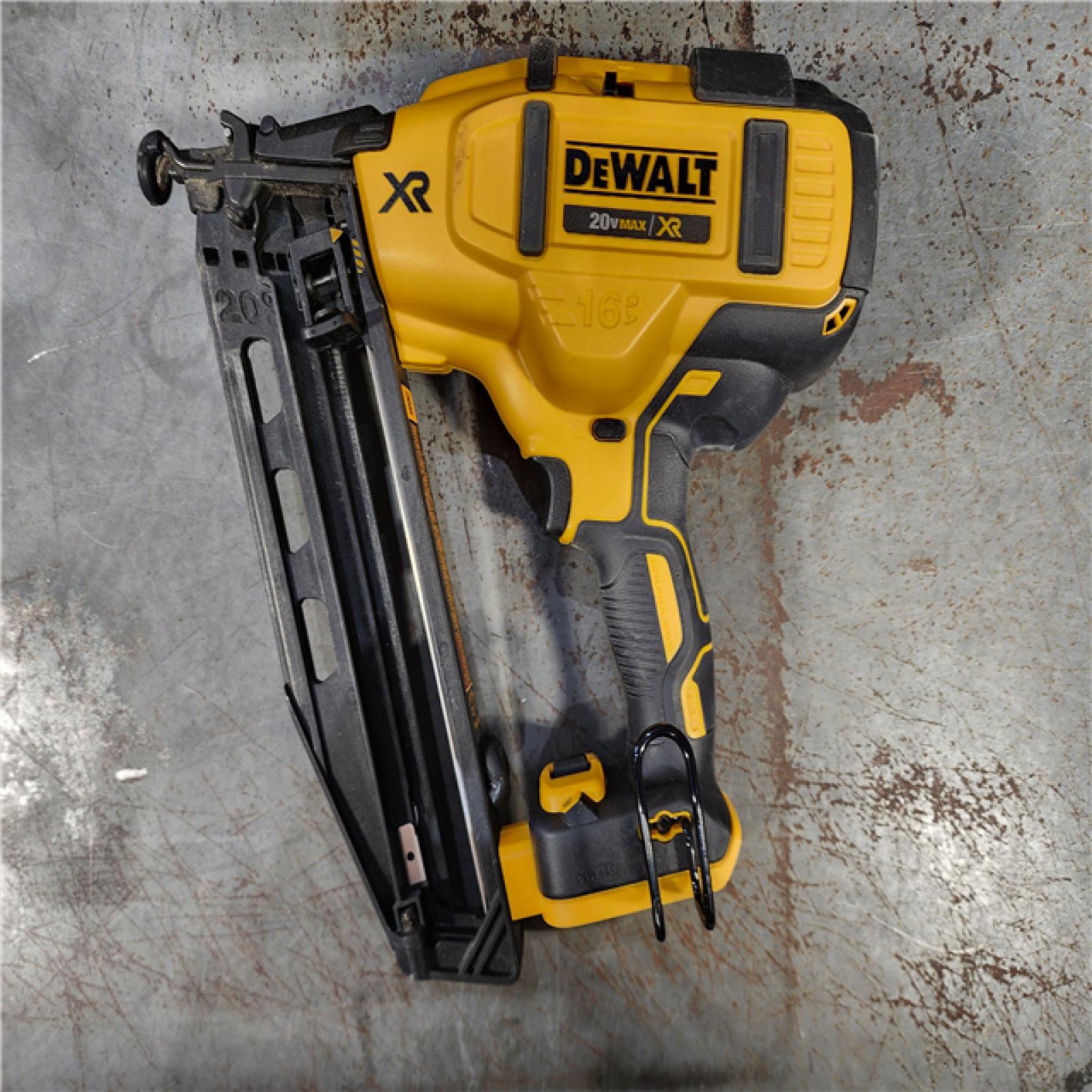 HOUSTON LOCATION - AS-IS DeWalt DCN660D1 20V 16 Gauge Cordless Angled Finish Nailer Kit W/ 2Ah Battery
