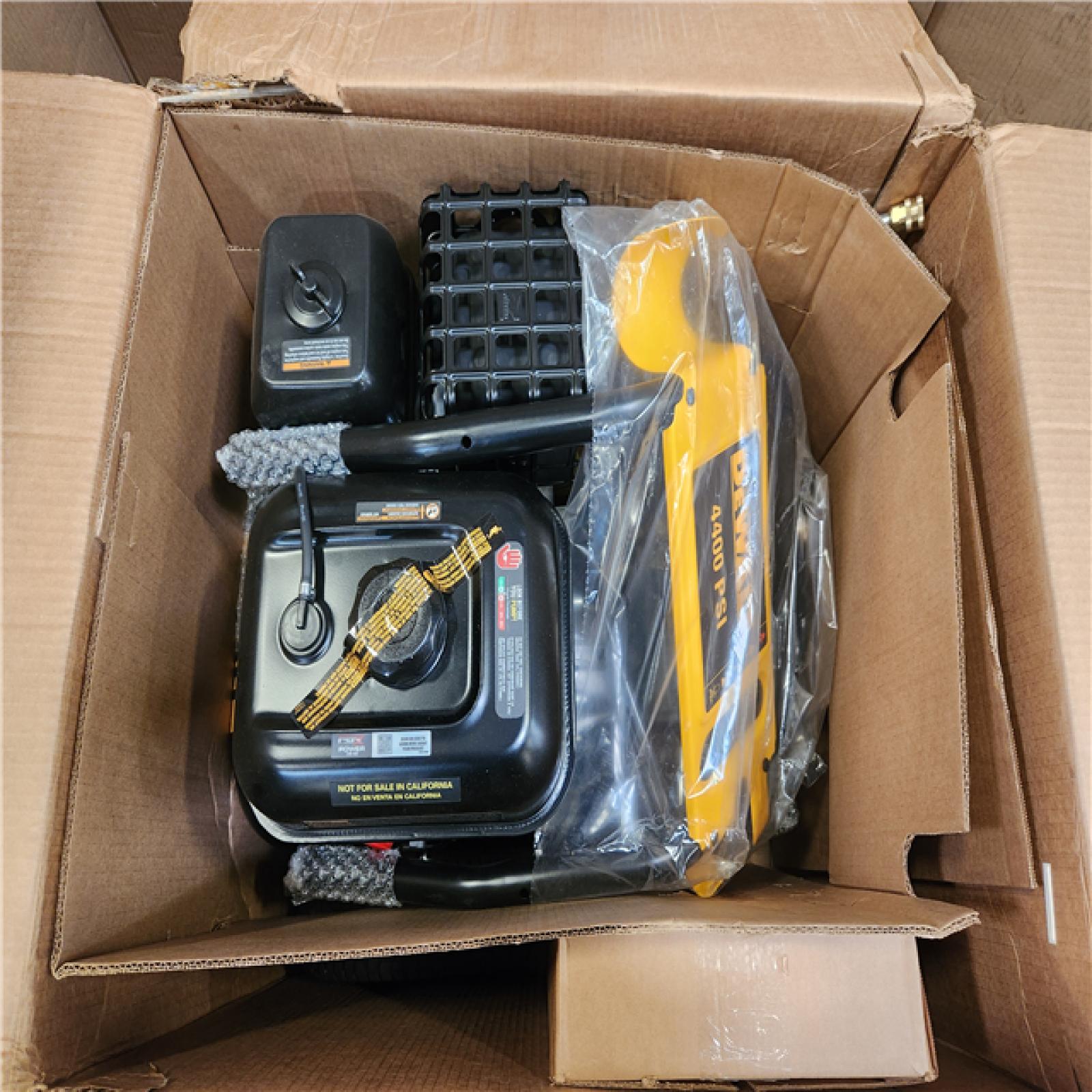 Phoenix NEW DEWALT 4400 PSI 4.0 GPM Gas Pressure Washer with 420cc Engine  Triplex Pump  Commercial Cold Water Power Washer