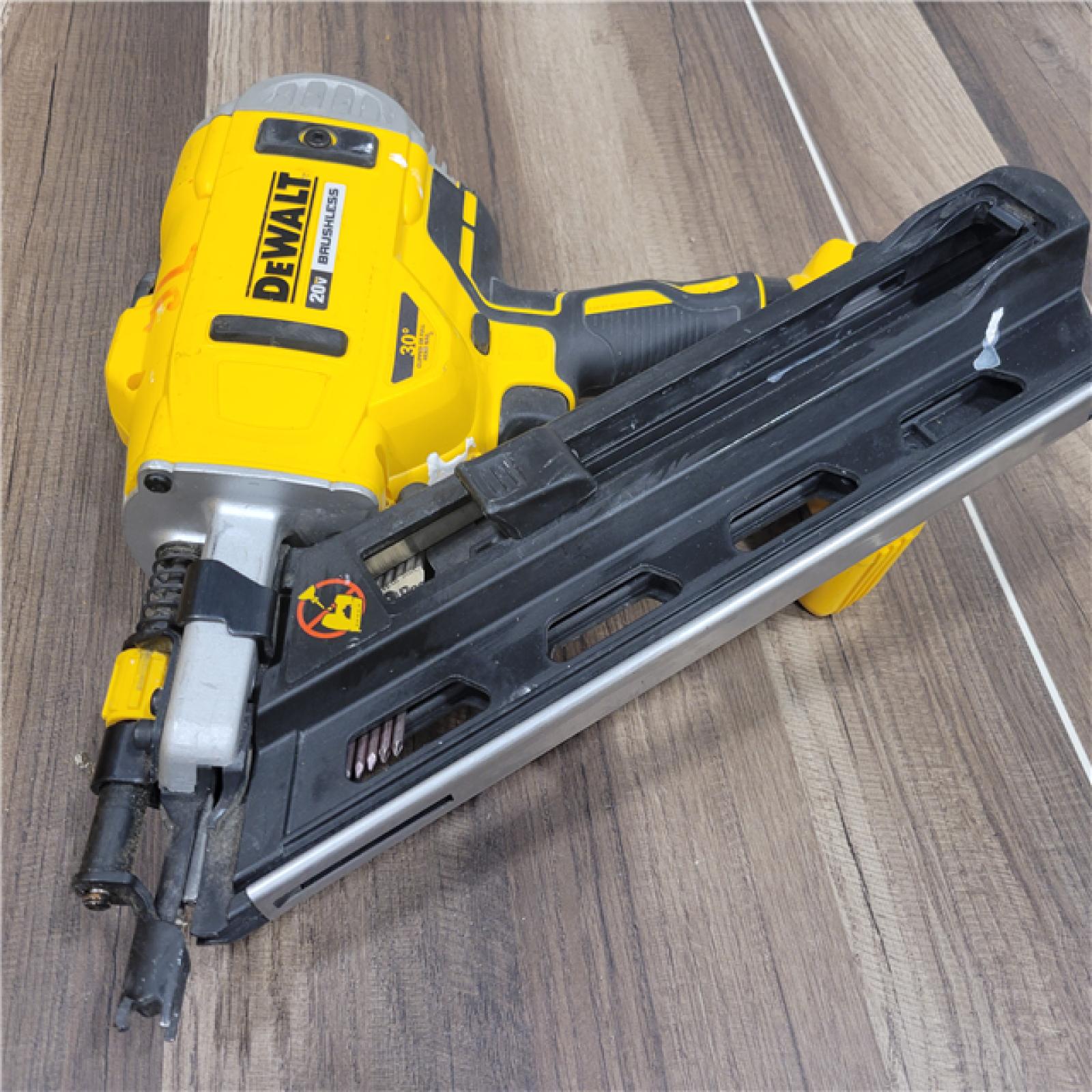 AS-IS DeWalt 20V MAX Brushless Cordless 2-Speed 30° Paper Collated Framing Nailer Kit