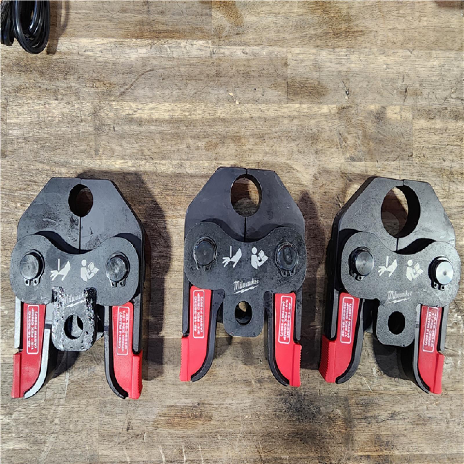 HOUSTON LOCATION - AS-IS M18 18V Lithium-Ion Cordless Short Throw Press Tool Kit with 3 PEX Crimp Jaws (2) Batteries and Charger