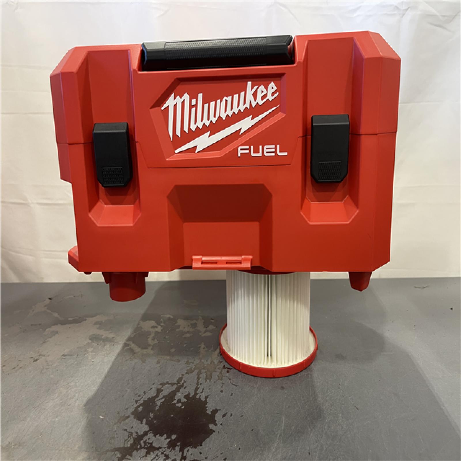 AS-IS - Milwaukee M12 FUEL 12-Volt Lithium-Ion Cordless 1.6 Gal. Wet/Dry Vacuum