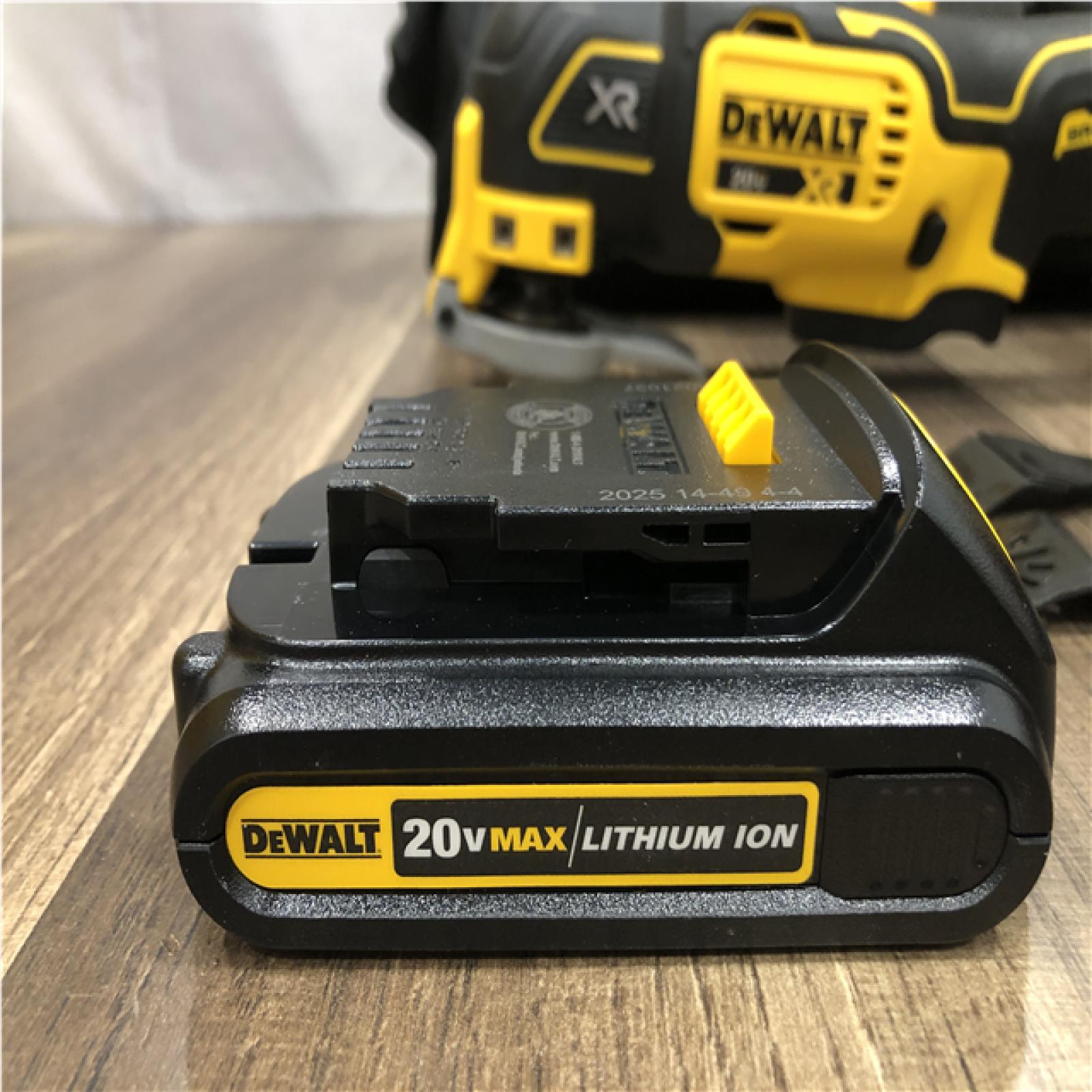 AS-IS DEWALT 20V MAX XR Cordless Brushless 3-Speed Oscillating Multi Tool Kit