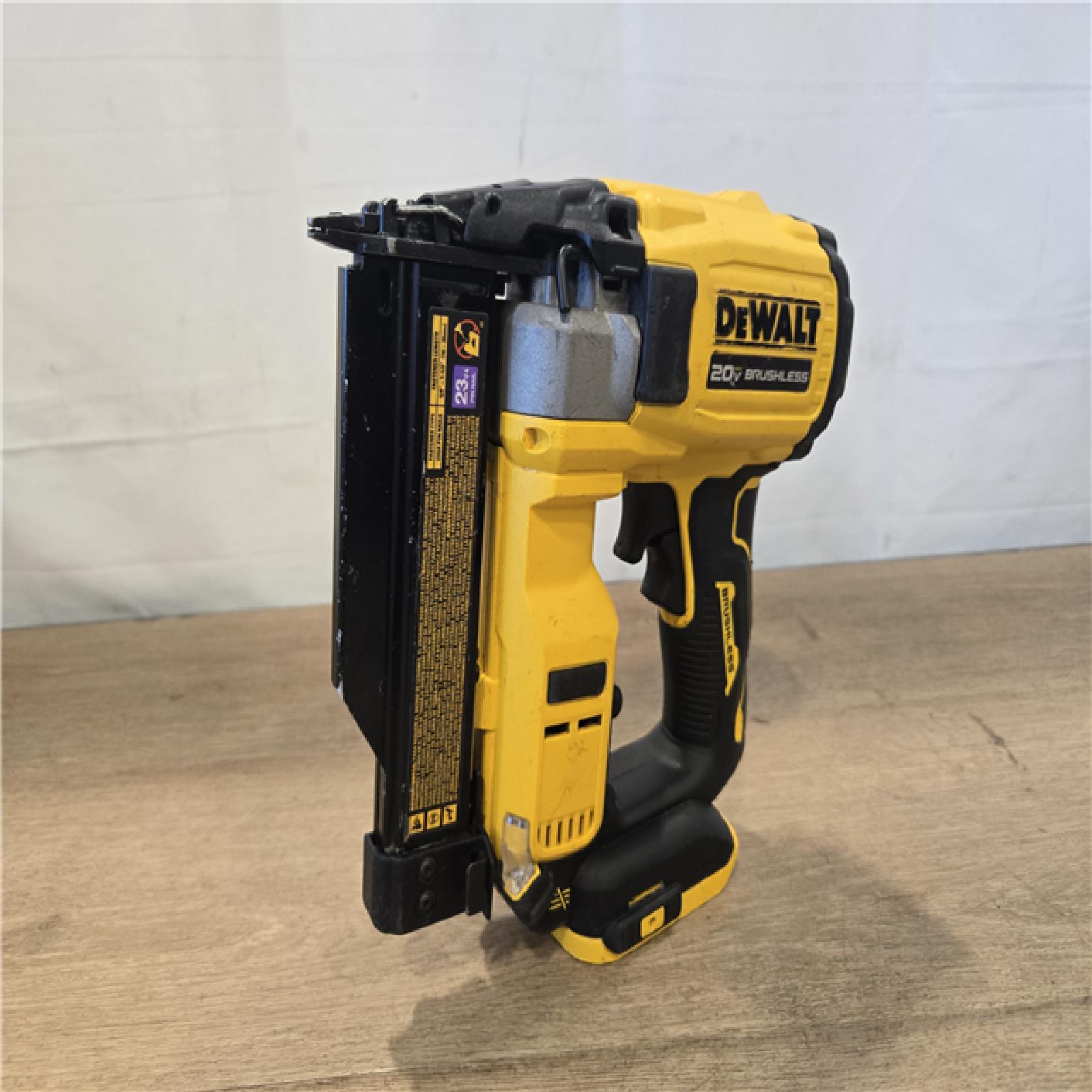AS-IS DEWALT ATOMIC 20V MAX Lithium Ion Cordless 23 Gauge Pin Nailer Kit
