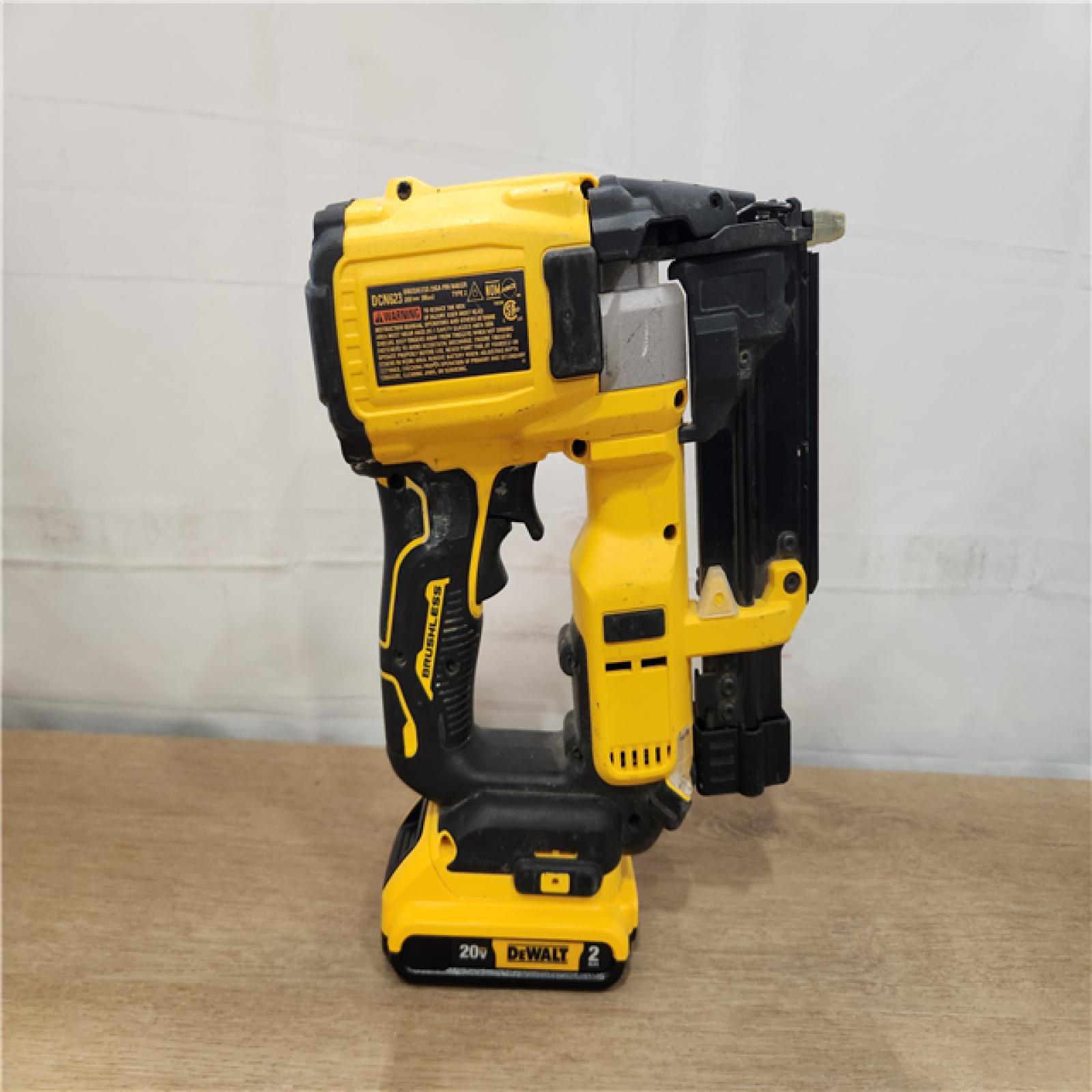 AS-IS- DEWALT ATOMIC 20V MAX Lithium Ion Cordless 23 Gauge Pin Nailer Kit