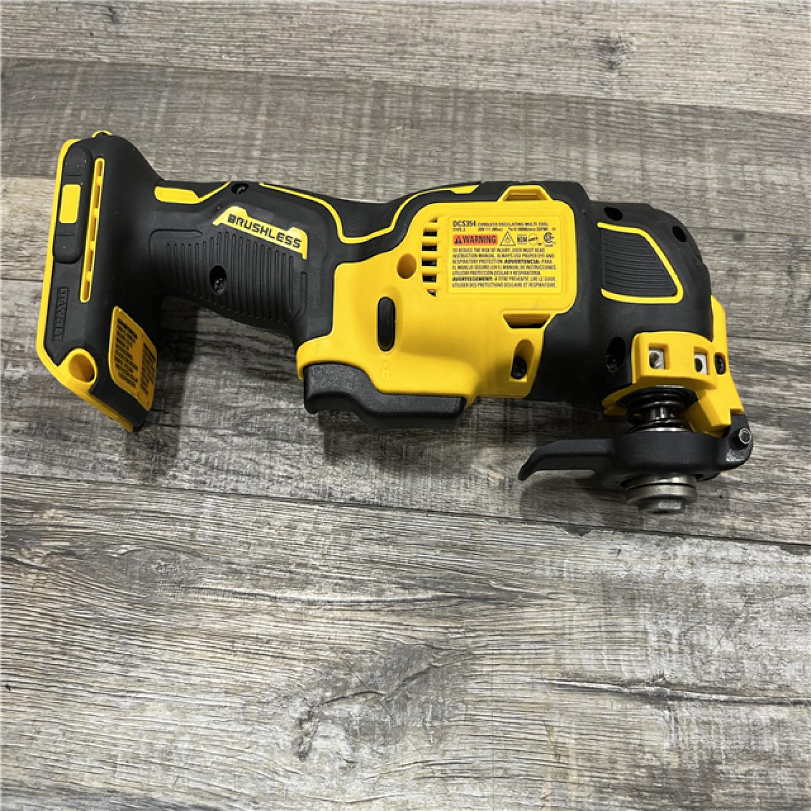 AS-IS DEWALT ATOMIC 20V MAX Cordless Brushless Oscillating Multi Tool Kit