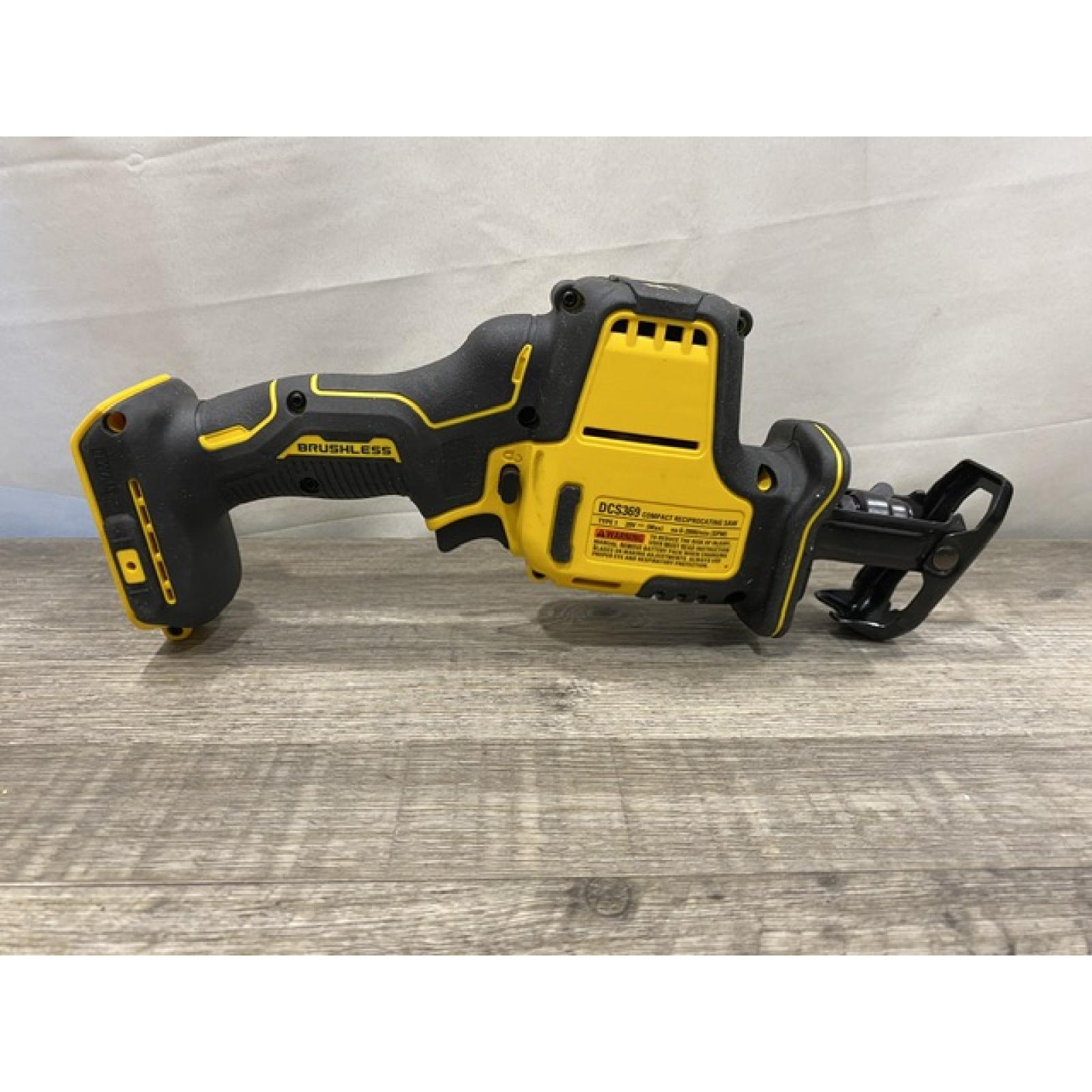 AS-IS DEWALT Atomic 20-Volt Maximum Cordless Brushless Compact Reciprocating Saw Kit