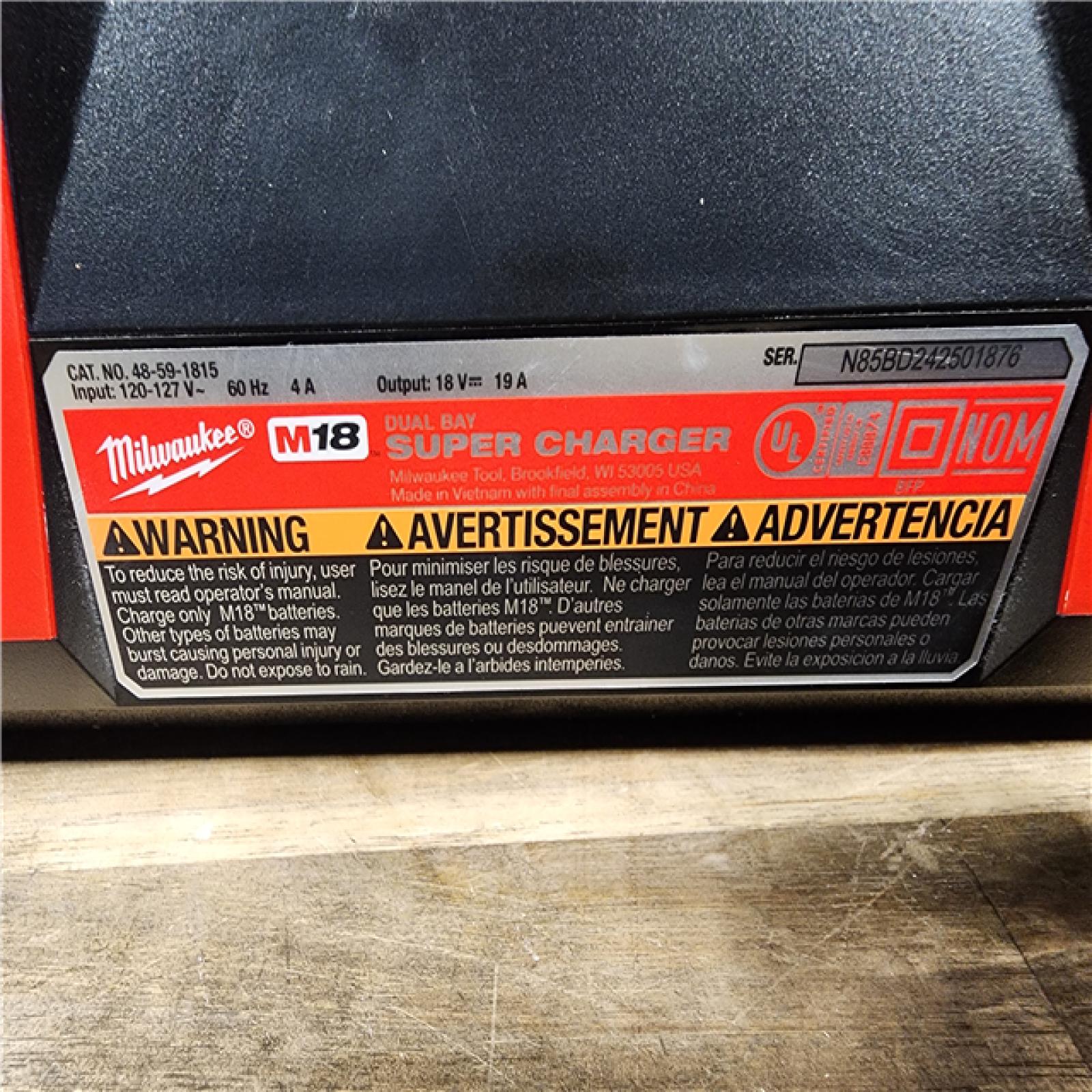 HOUSTON LOCATION - AS-IS Milwaukee 48-59-1815 M18 18V Dual Bay Simultaneous Super Charger (TOOL ONLY)