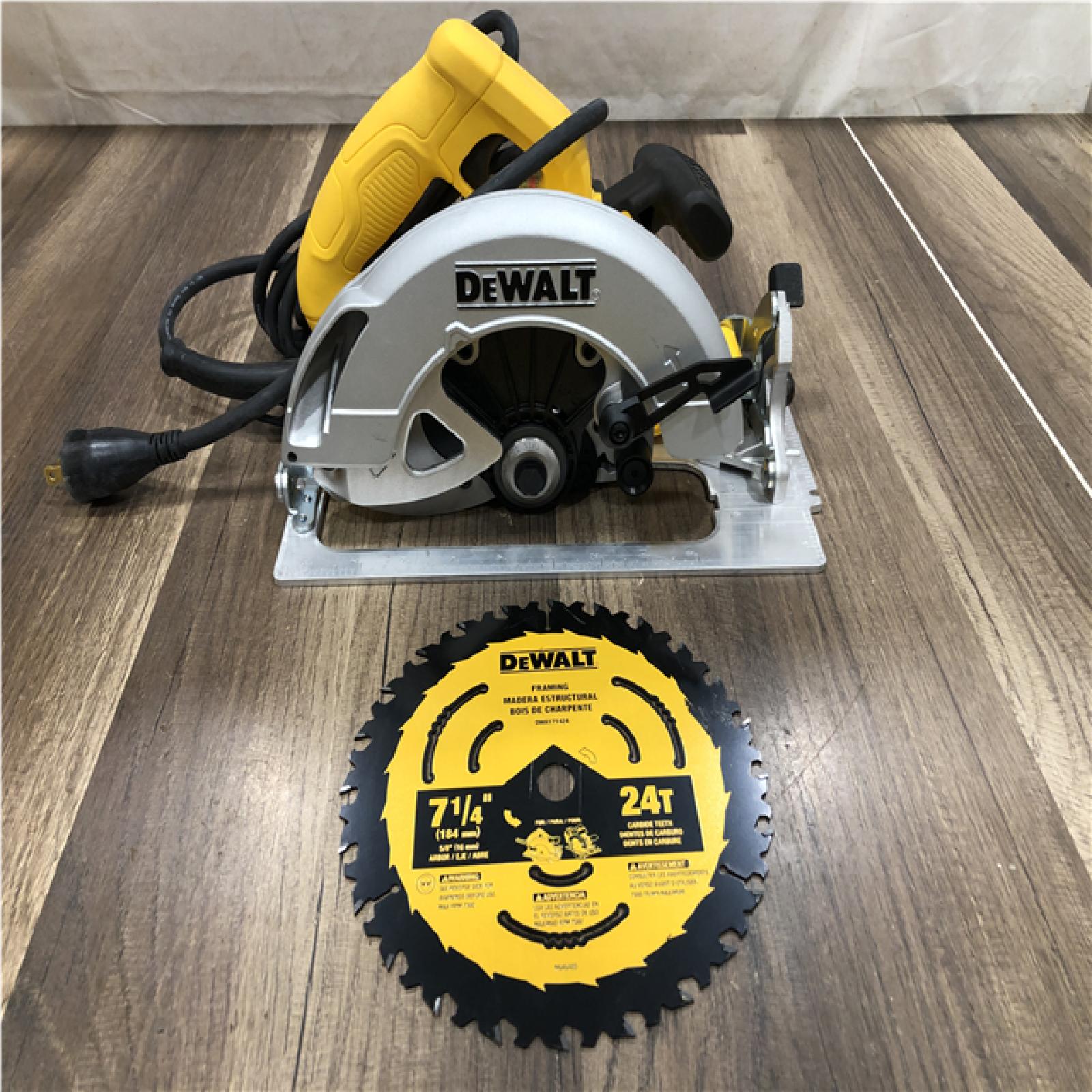 AS-IS DEWALT 15 Amp Corded 7-1/4 in. Lightweight Circular Saw