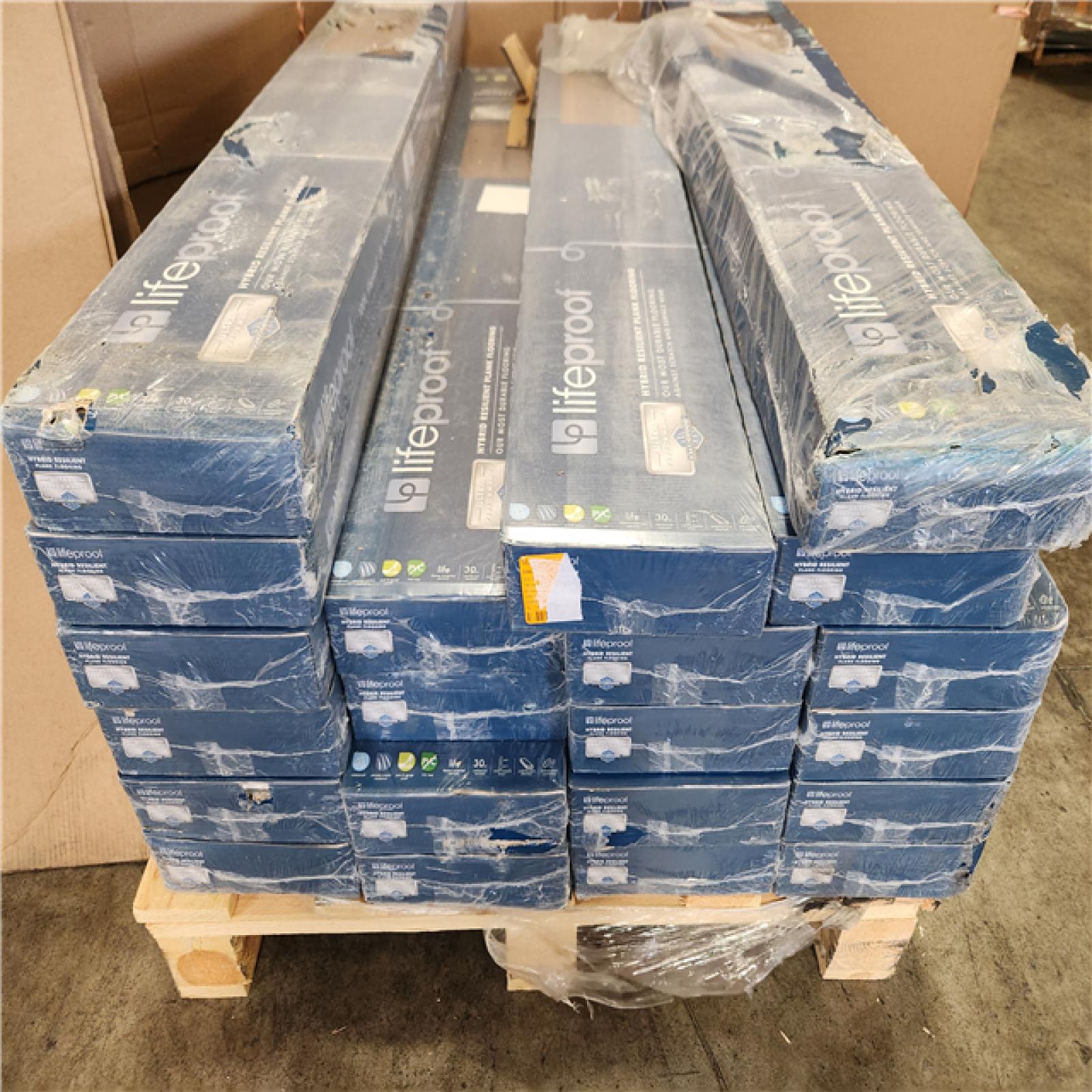 Phoenix AS-IS Lifeproof Folkston Hill 7.6 in. W x 50.6 in. L Waterproof Hybrid Resilient Flooring (445 sqft/21 case)