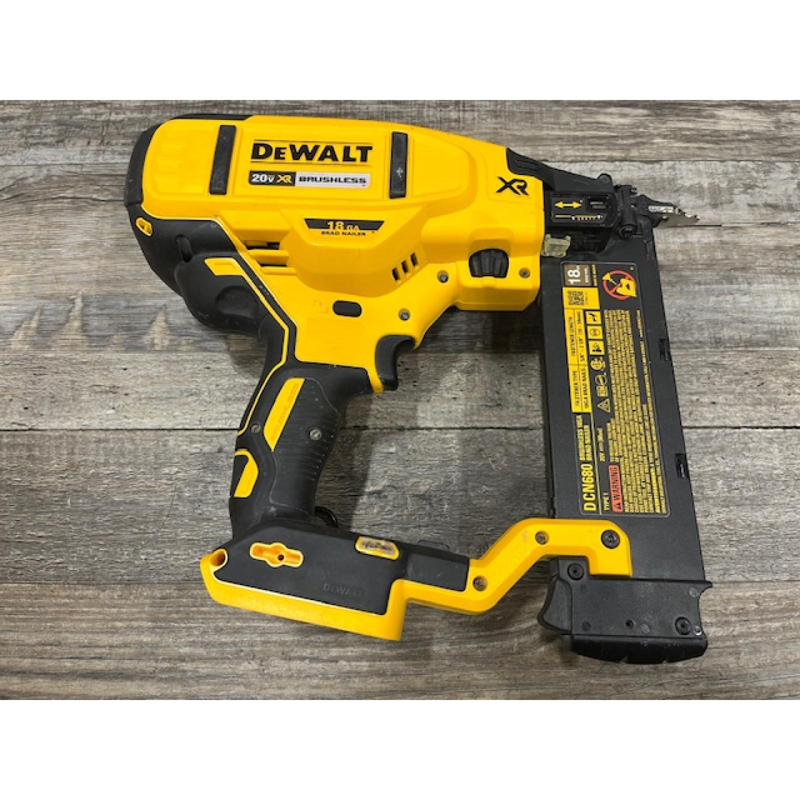 AS-IS DEWALT 20V MAX XR 18 Gauge Brad Nailer Kit