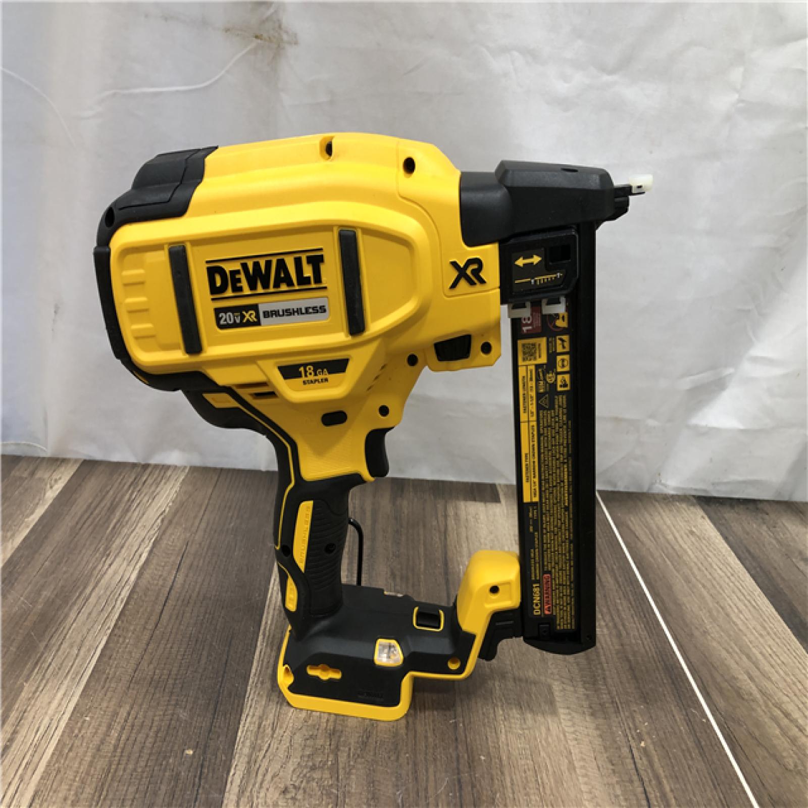 AS-IS DEWALT 20V MAX XR Lithium-Ion Cordless 18-Gauge Narrow Crown Stapler Kit