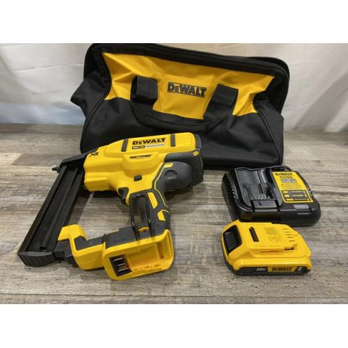 AS-IS DEWALT 20V MAX XR Lithium-Ion Cordless 18-Gauge Narrow Crown Stapler Kit