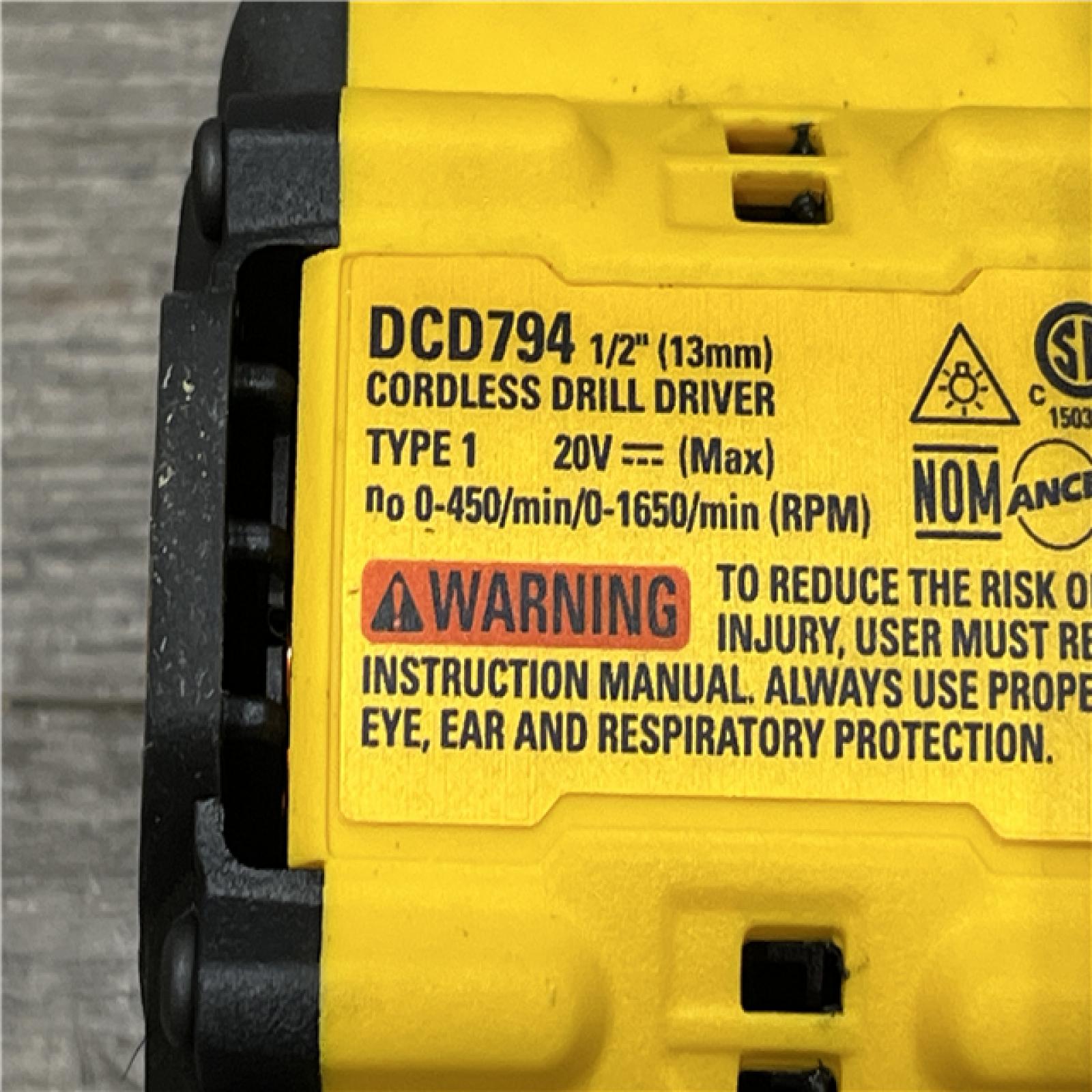 AS-IS DEWALT ATOMIC 20-Volt MAX Lithium-Ion Cordless Combo Kit