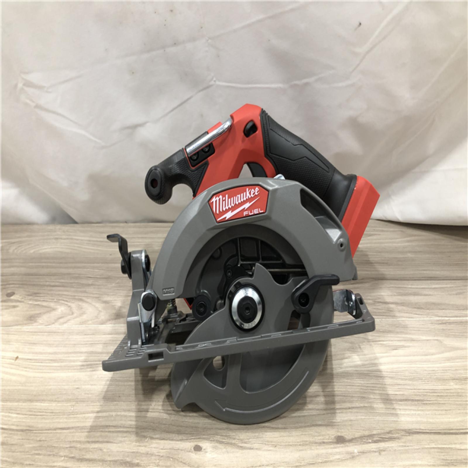 AS-IS Milwaukee M18 FUEL 18V Lithium-Ion Cordless 6-1/2 in. Circular Saw (Tool-Only)