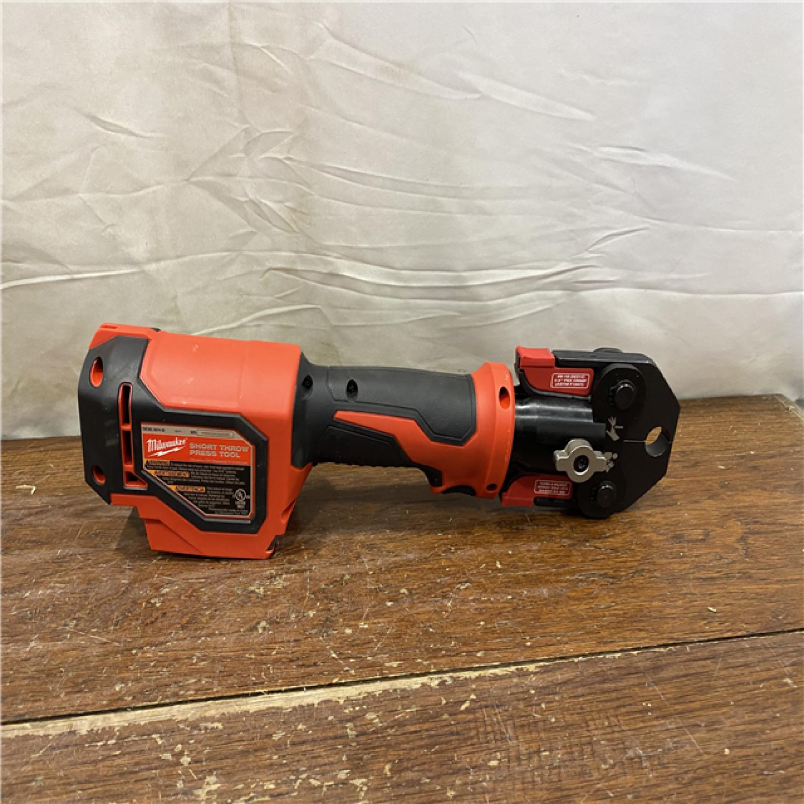 AS-IS M18 18V Lithium-Ion Cordless Short Throw Press Tool Kit with 3 PEX Crimp Jaws (2) 2.0 Ah Batteries and Charger