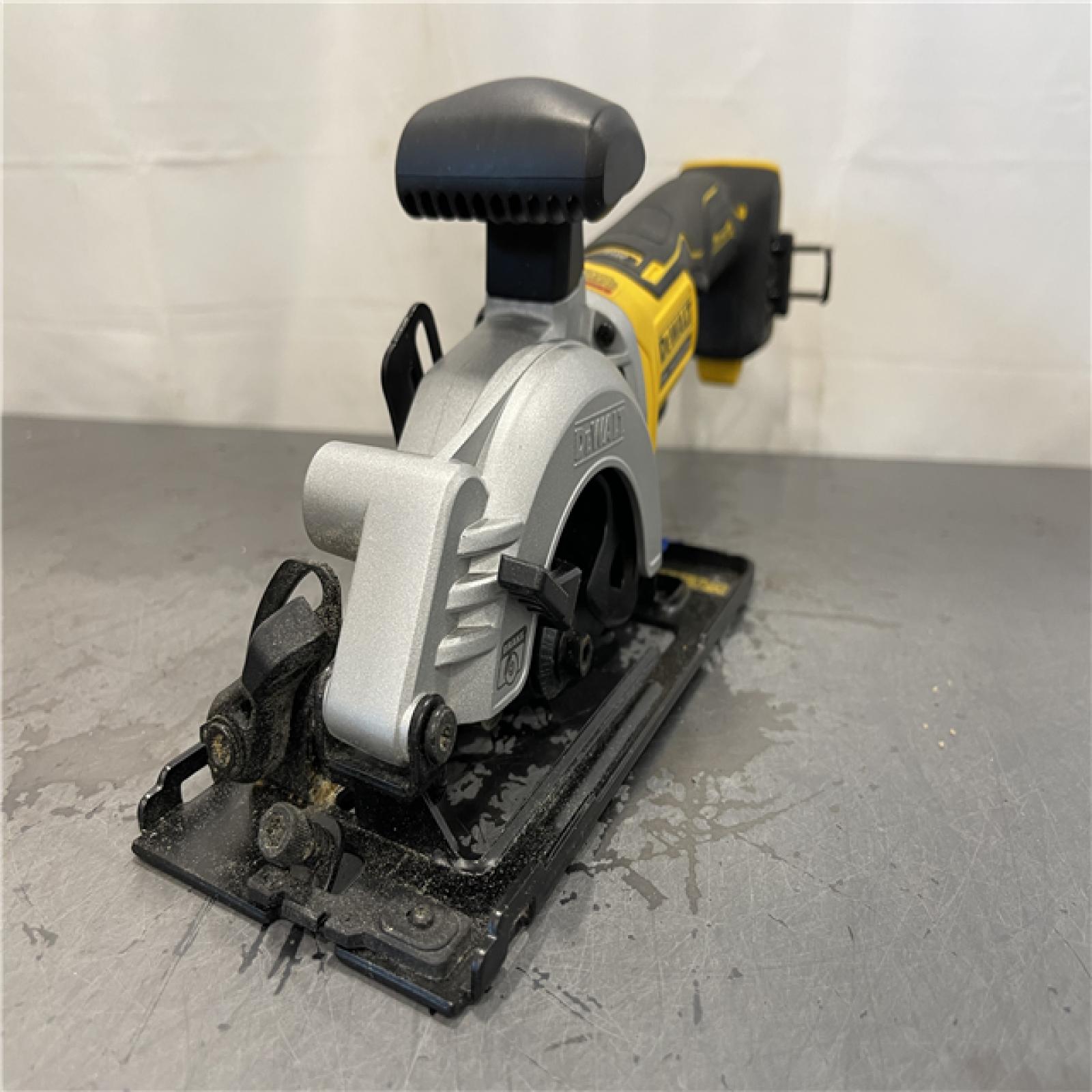 AS-IS - DEWALT ATOMIC 20V MAX Cordless Brushless 4-1/2 in. Circular Saw