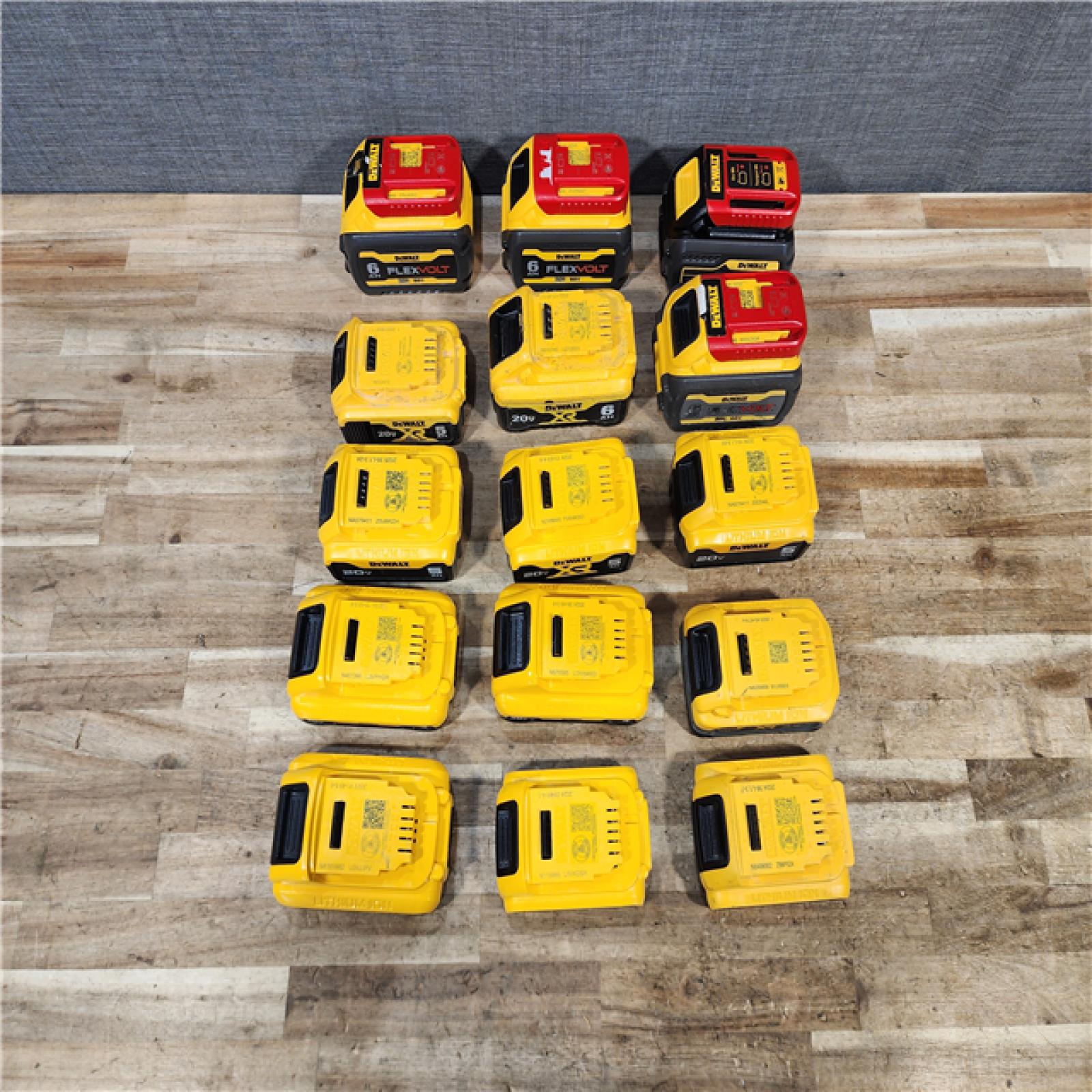 HOUSTON LOCATION - AS - IS DEWALT BATTERY PACK QTY - 15