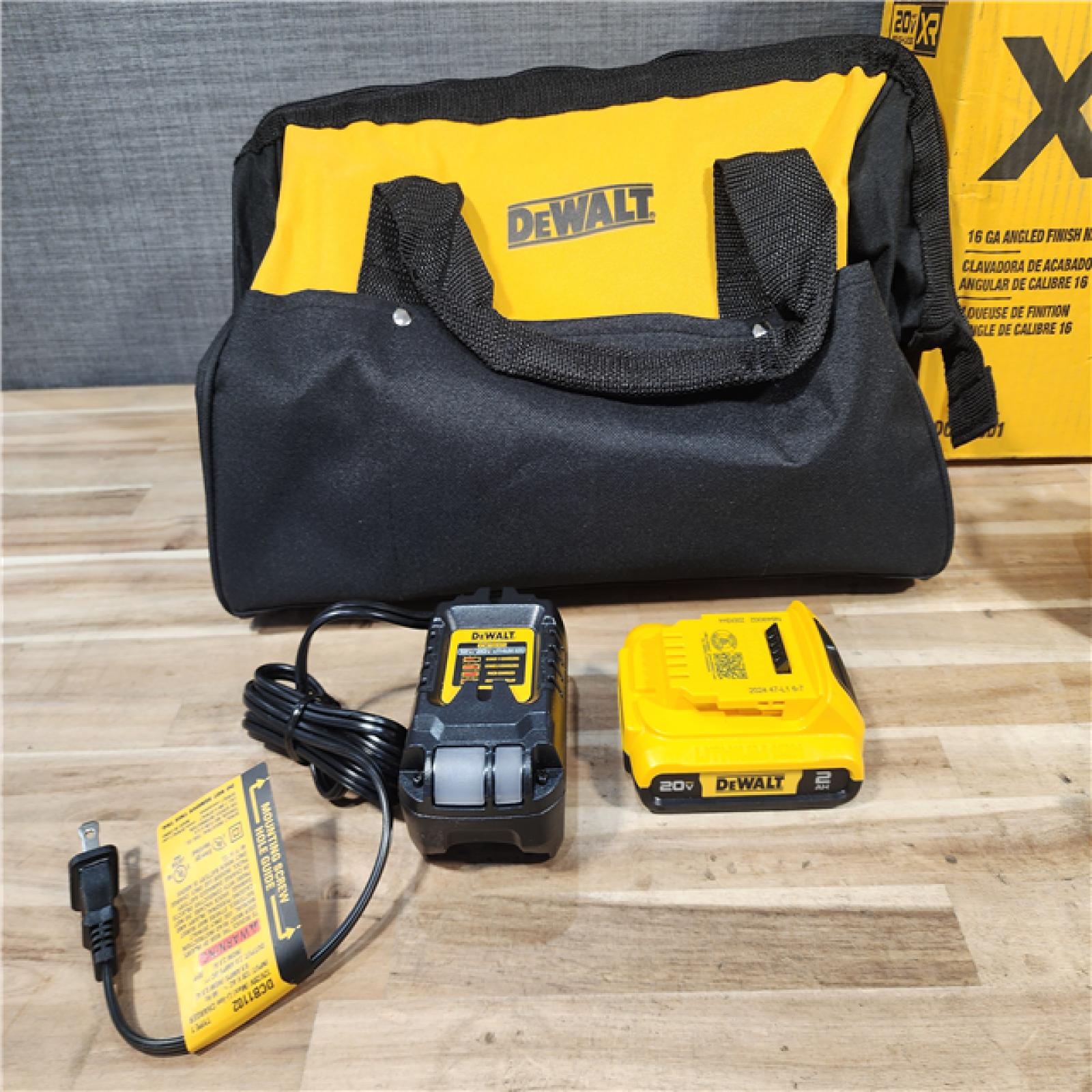 HOUSTON LOCATION - AS-IS DEWALT 20V MAX XR 16-Gauge Electric Cordless Angled Finishing Nailer Kit