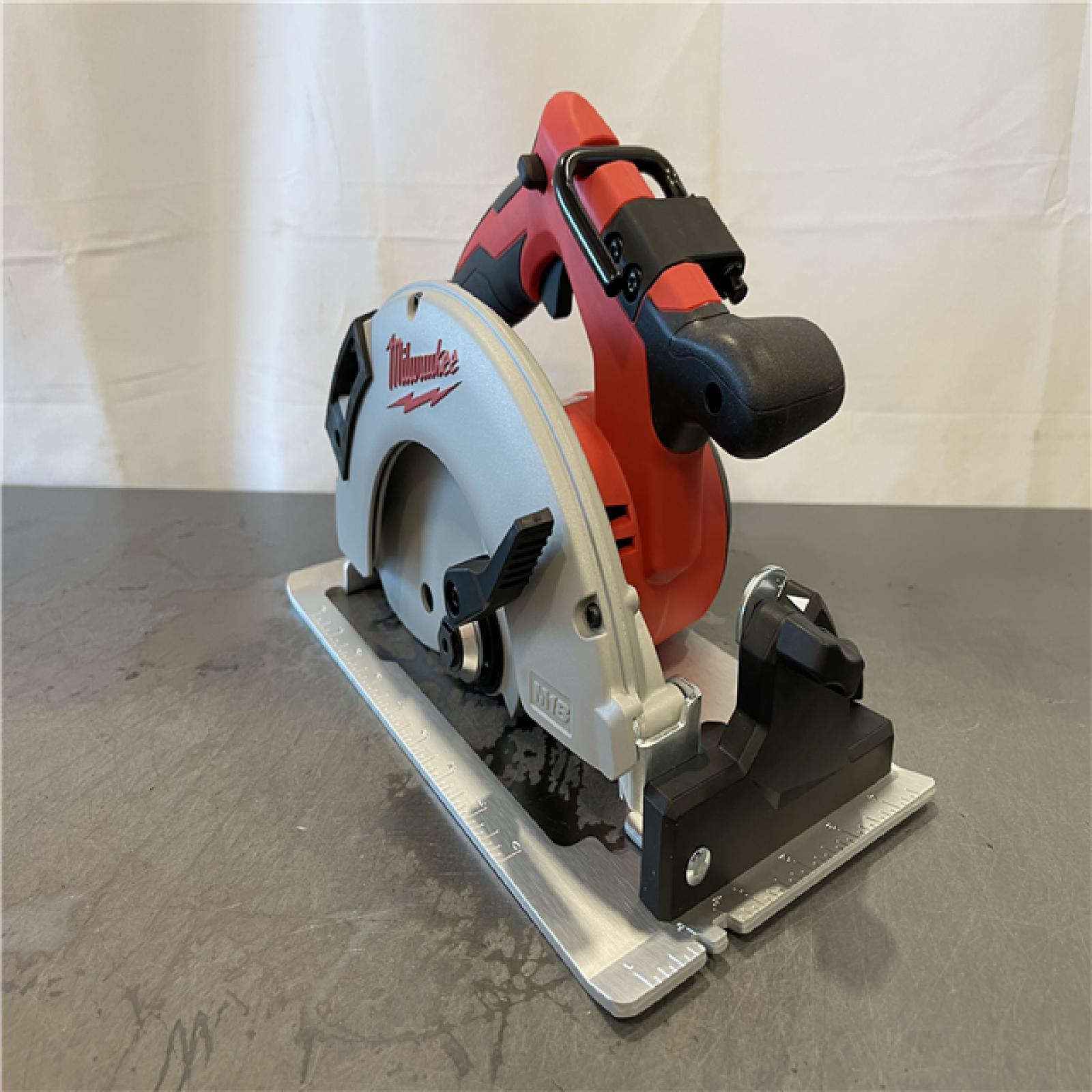 AS-IS - Milwaukee M18 18V Lithium-Ion Brushless Cordless 7-1/4 in. Circular Saw