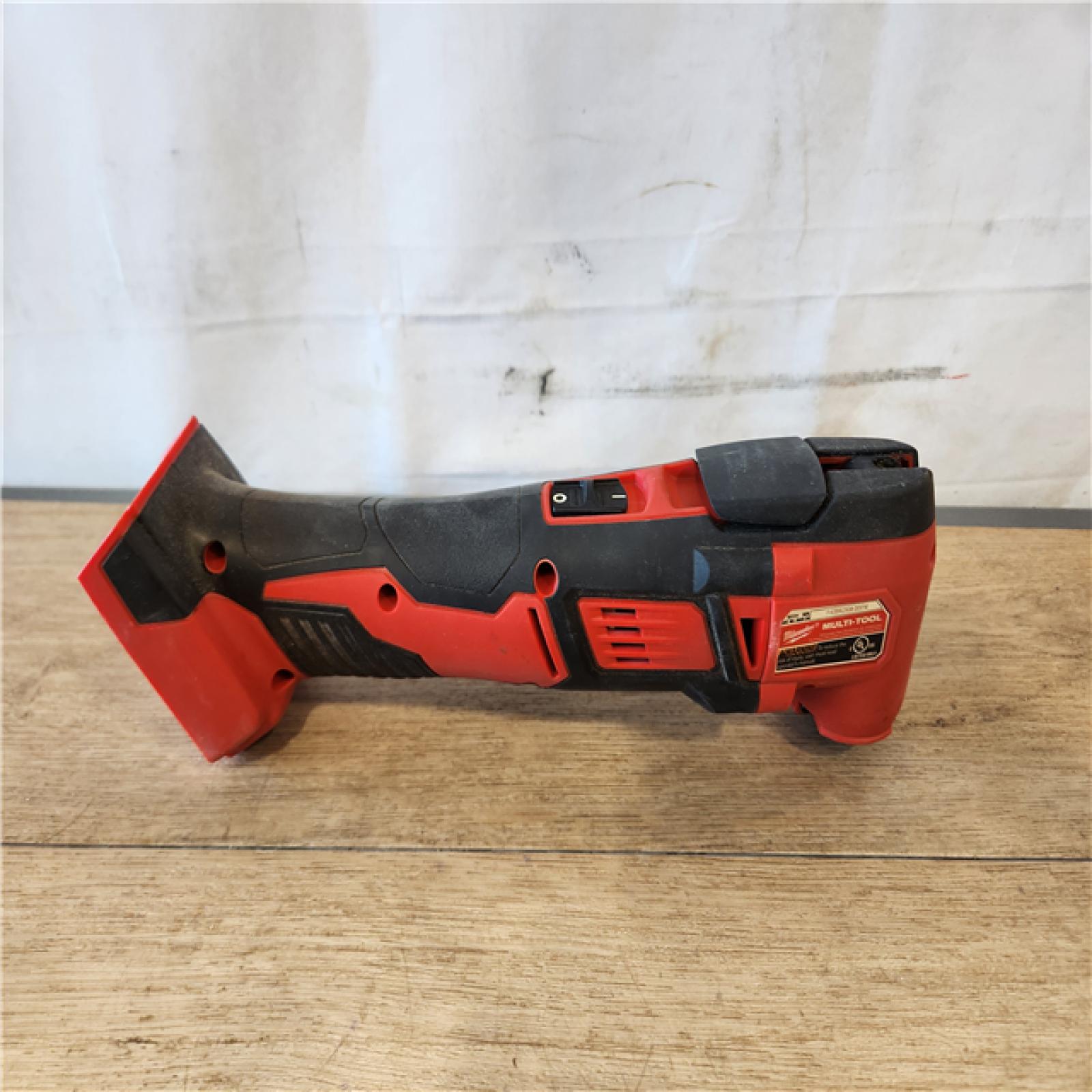 AS-IS- Milwaukee 18V Lithium-Ion Cordless Oscillating Multi-Tool Kit