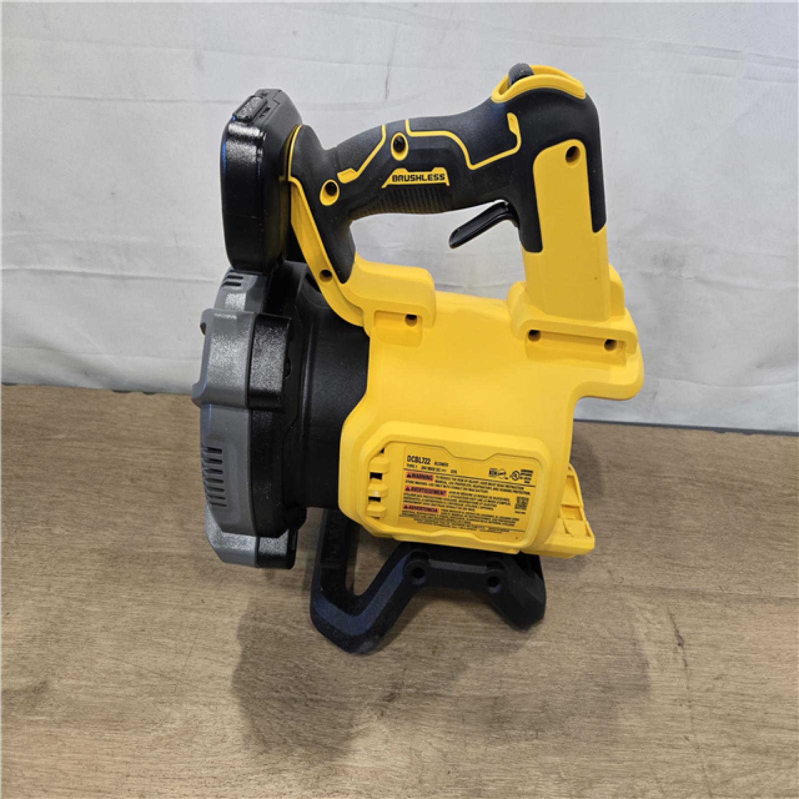 AS-IS DEWALT 20V MAX* XR Brushless Cordless Handheld Blower Kit