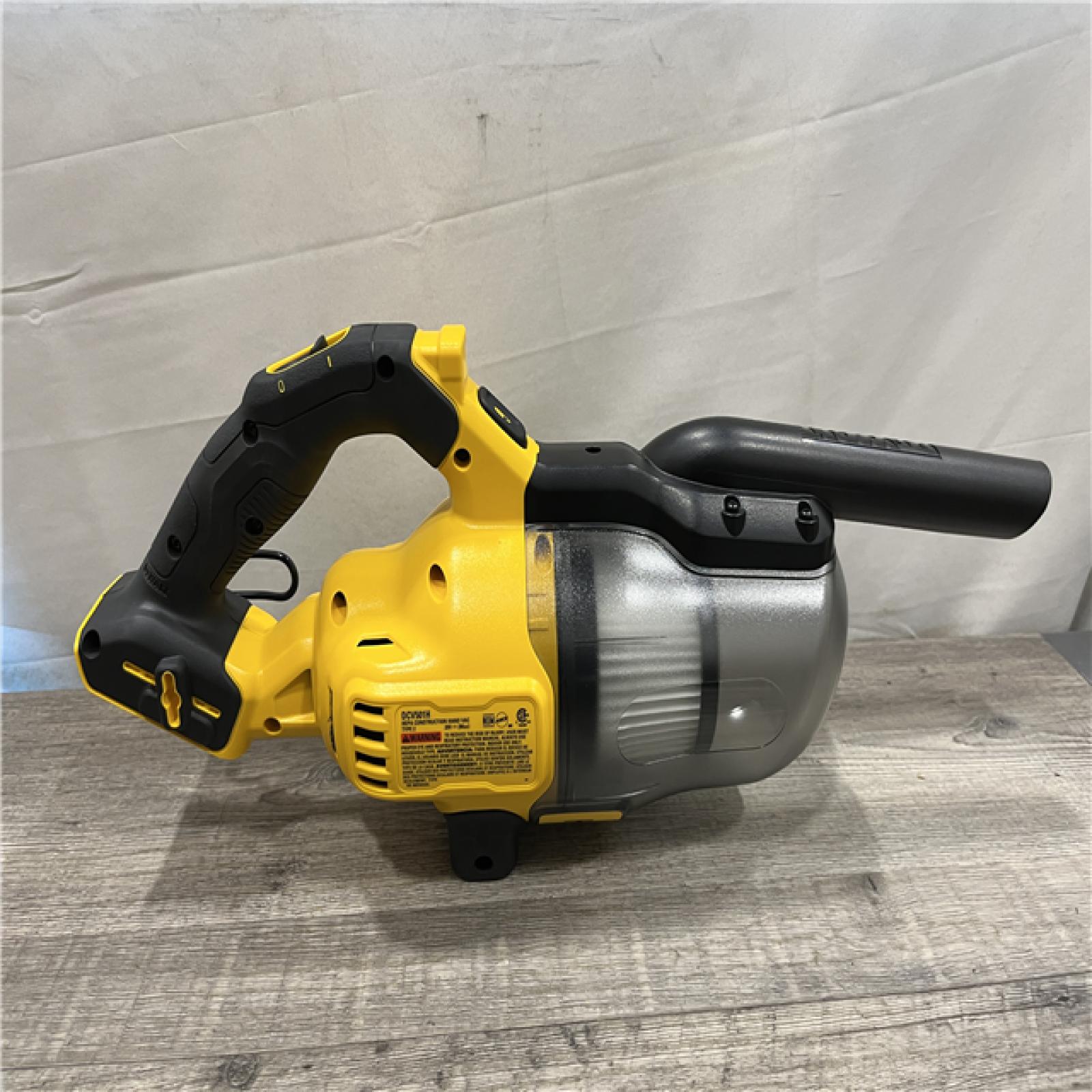 LIKE NEW - DEWALT Bagless 20V MAX Stick Cordless General Dirt Filter Handheld Vacuum (Tool Only)