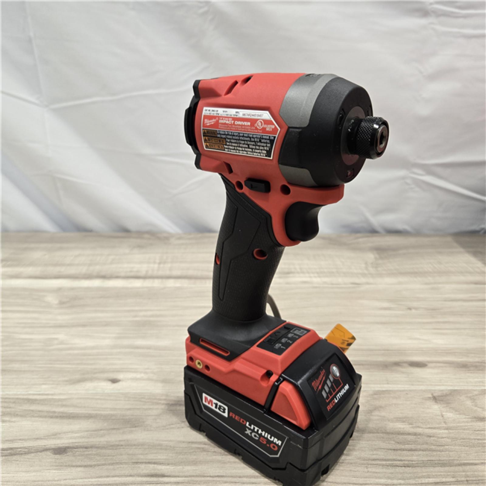 LIKE NEW! - Milwaukee 2953-22 M18 FUEL 1/4 Hex Impact Driver Kit