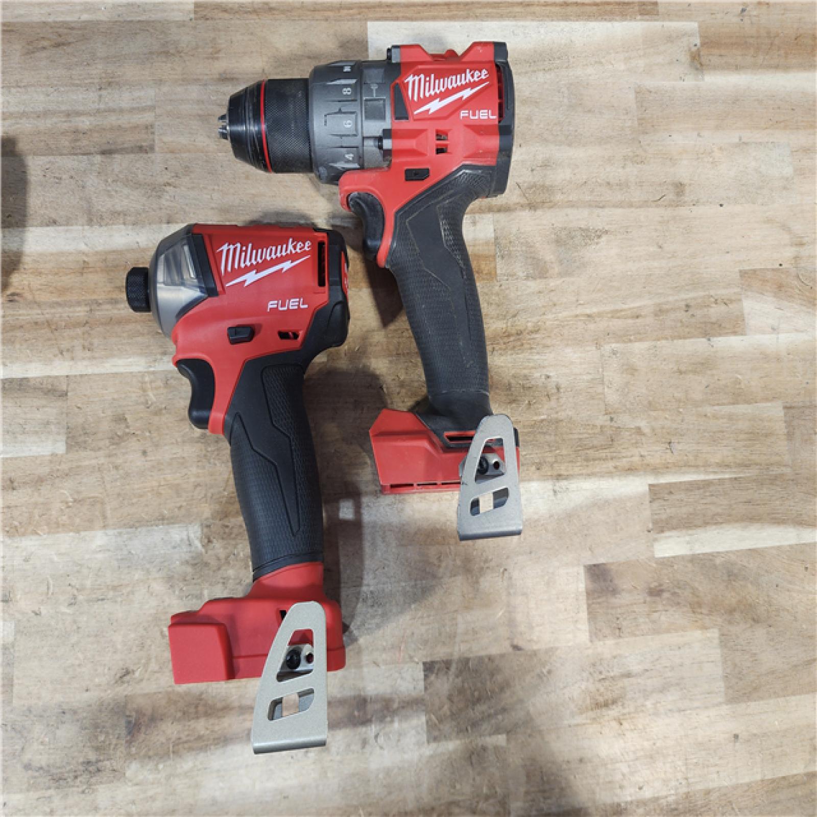 HOUSTON LOCATION - AS-IS MILWAUKEE 2 TOOL COMBO KIT W/ (2) BATTERY & CHARGER