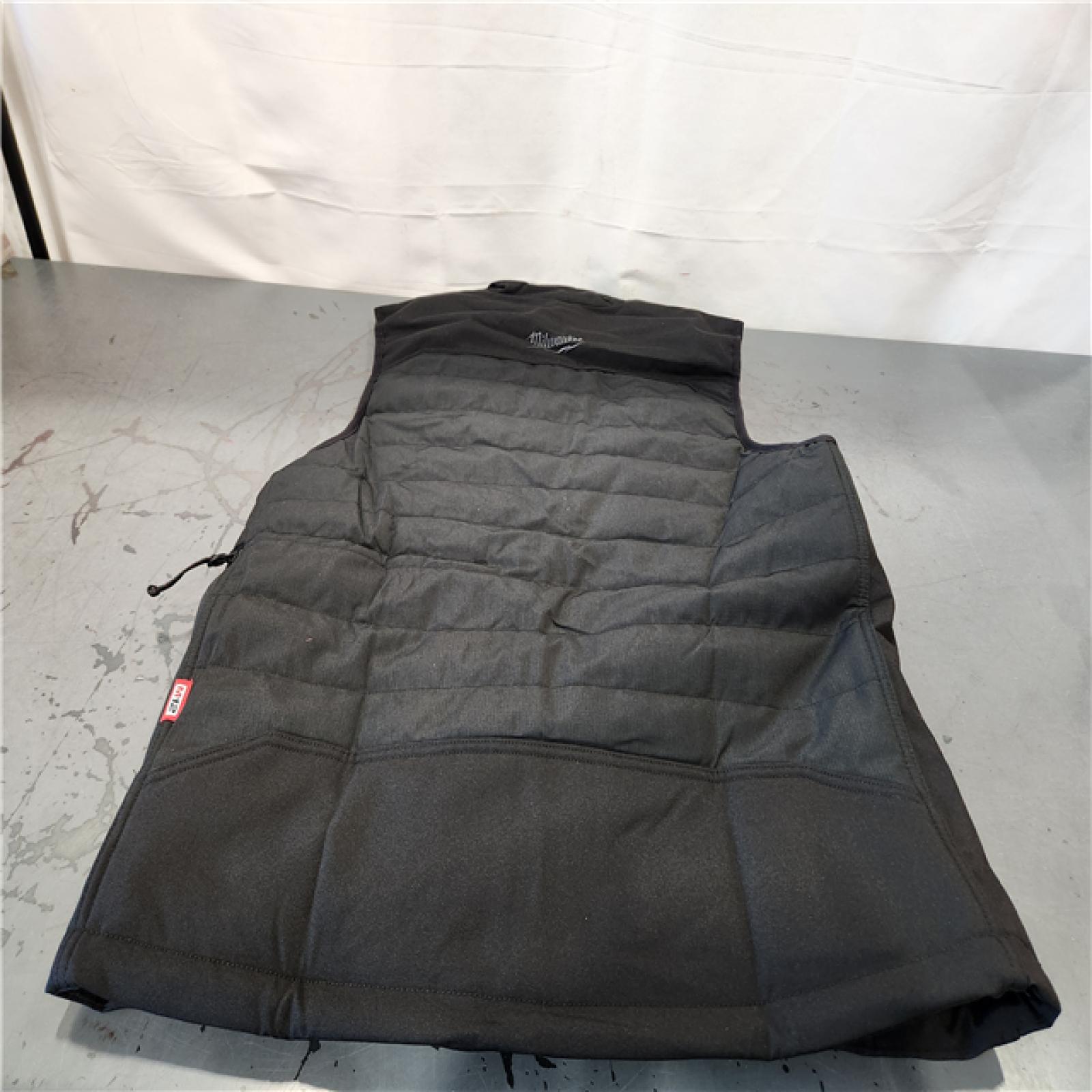 AS-IS- Men's Medium M12 12V Lithium-Ion Cordless AXIS Black Heated Vest (Vest Only)