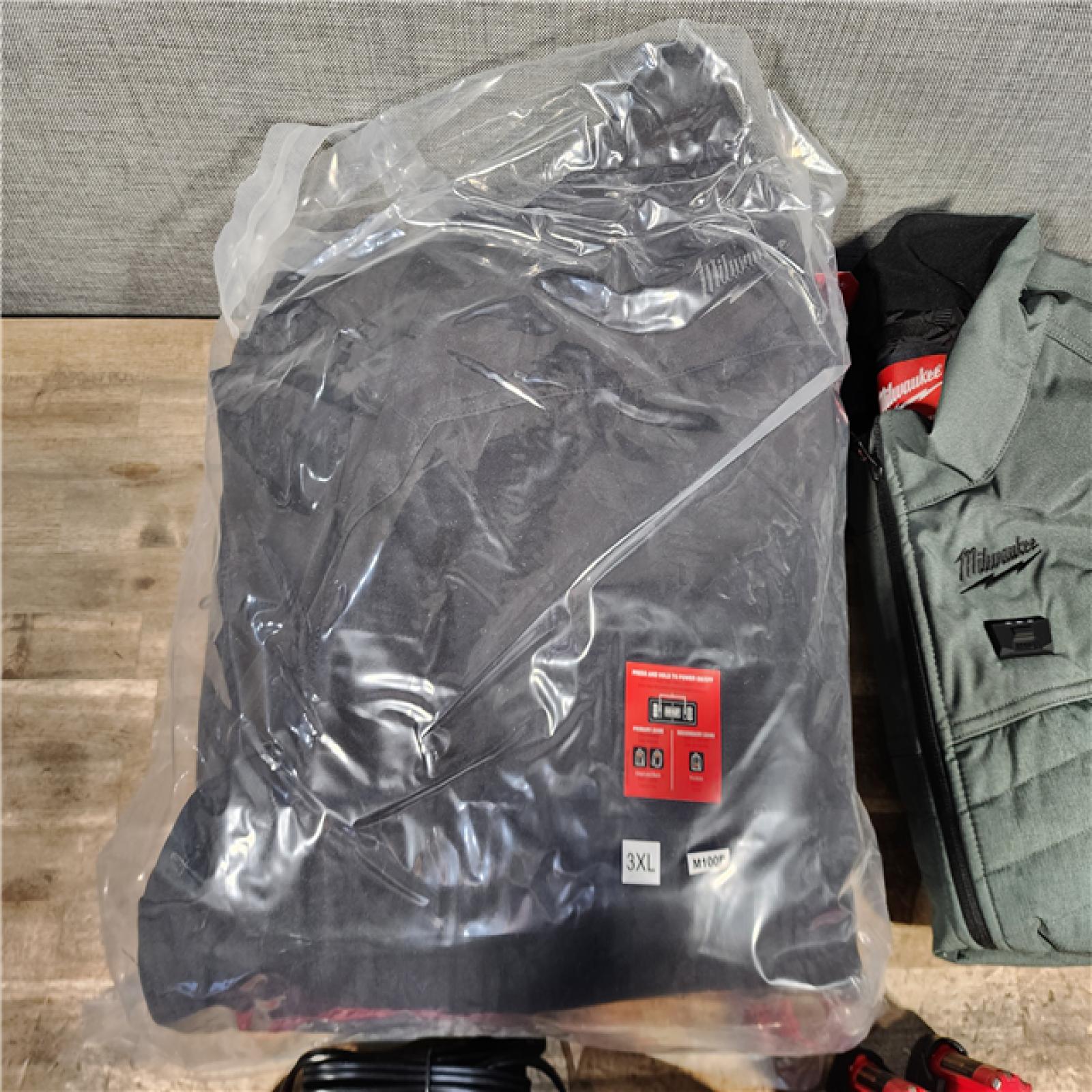 HOUSTON LOCATION - AS-IS MILWAUKEE 2 HEATED CLOTHING COMBO KIT