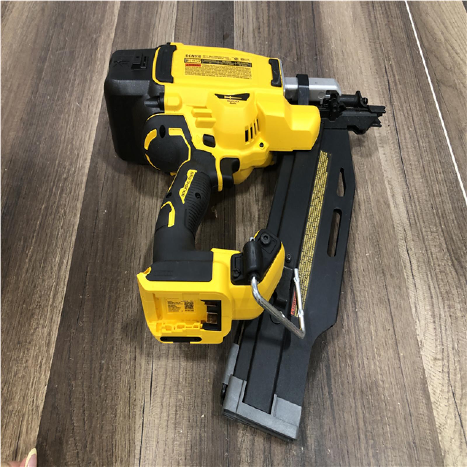 AS-IS  DEWALT 20V XR 3-1/2 in. 21 Degree Cordless Duplex Nailer (Tool-Only)
