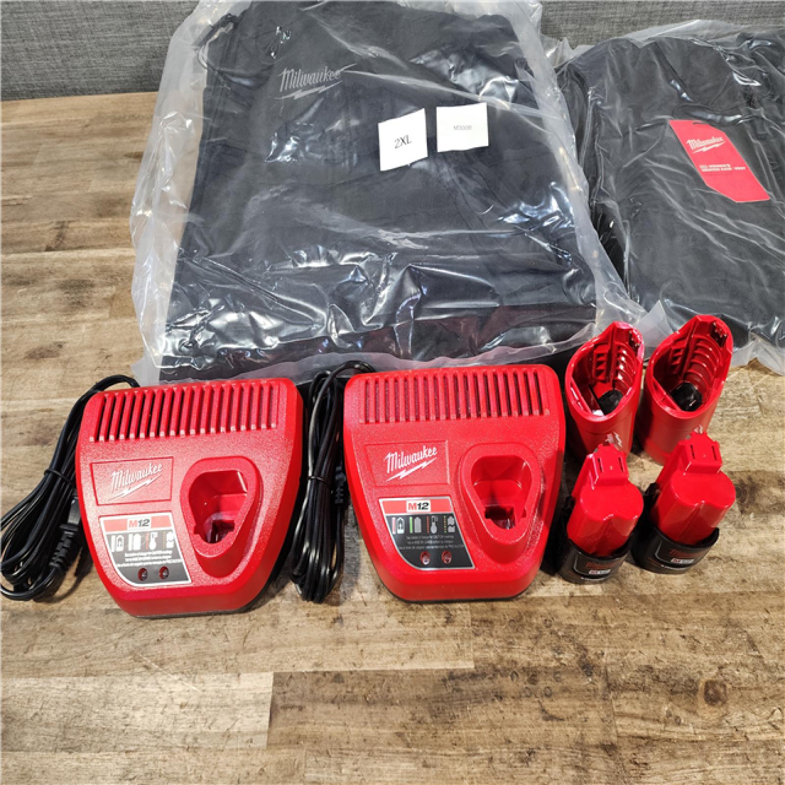HOUSTON LOCATION - AS-IS MILWAUKEE 2 HEATED CLOTHING COMBO KIT