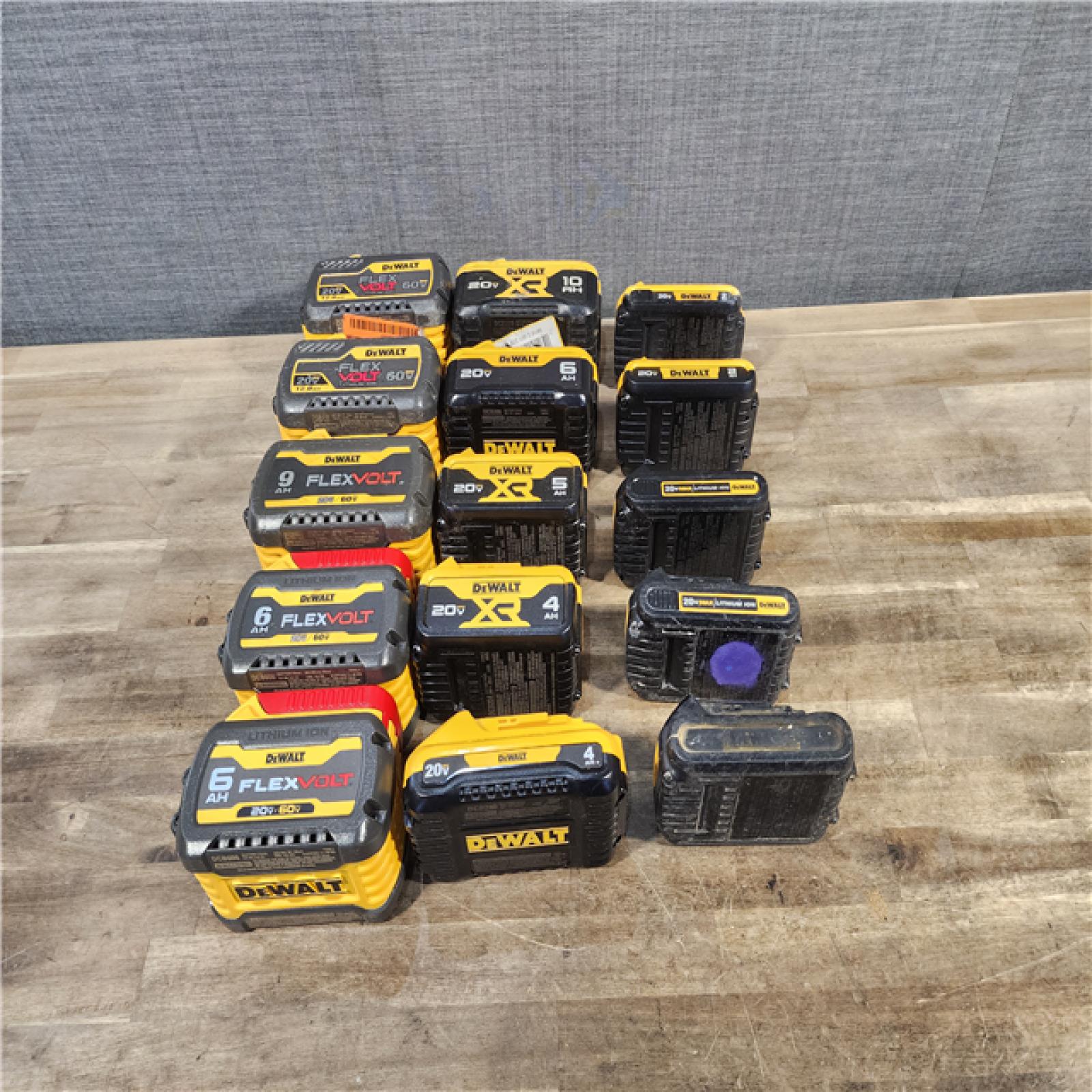 HOUSTON LOCATION - AS-IS DEWALT BATTERY PACK QTY - 15