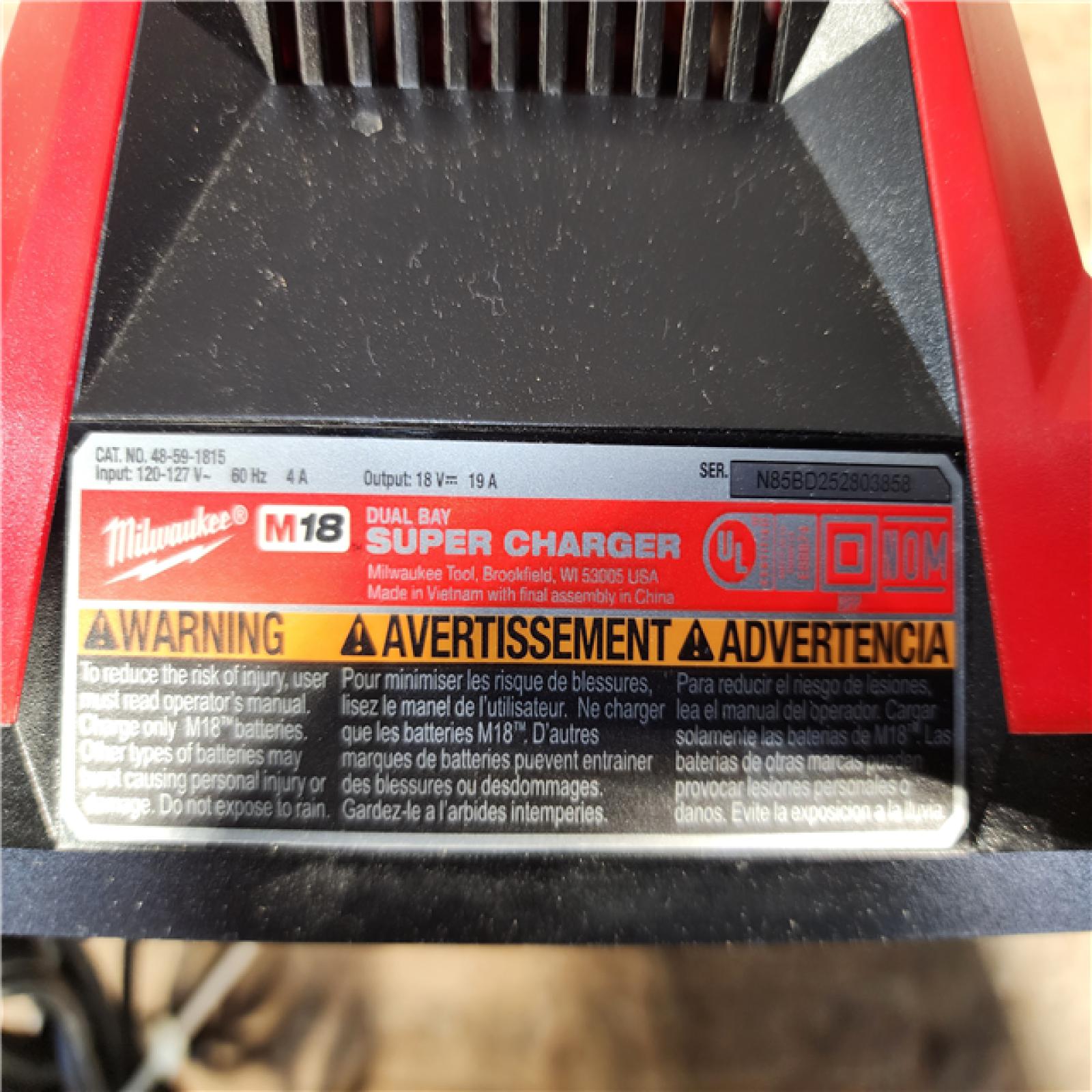 HOUSTON LOCATION - AS-IS Milwaukee M18 18V Dual Bay Simultaneous Super Charger