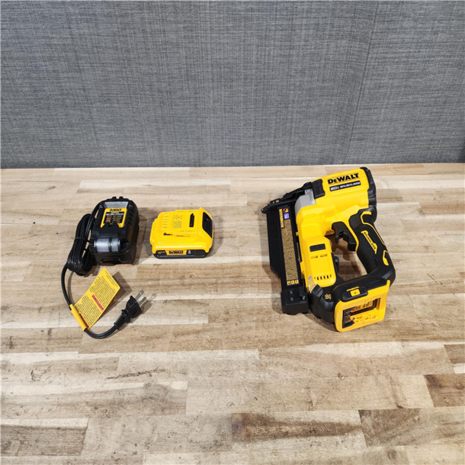 HOUSTON LOCATION - AS-IS DEWALT ATOMIC 20V MAX Lithium Ion Cordless 23 Gauge Pin Nailer Kit