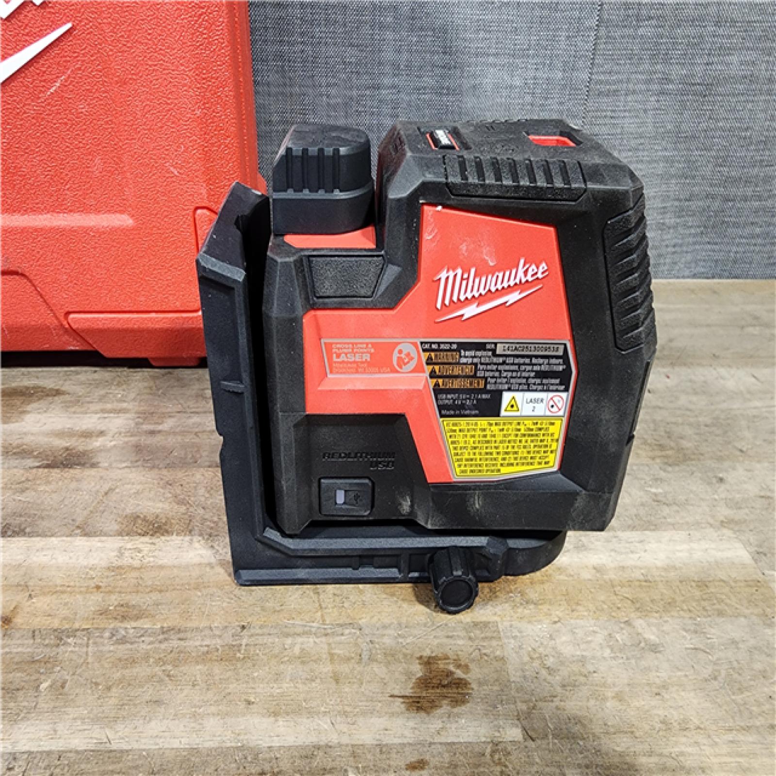 HOUSTON LOCATION - AS-IS Milwaukee-3522-21 Green Beam Laser Cross Line Plumb Point Rechargeable USB Kit